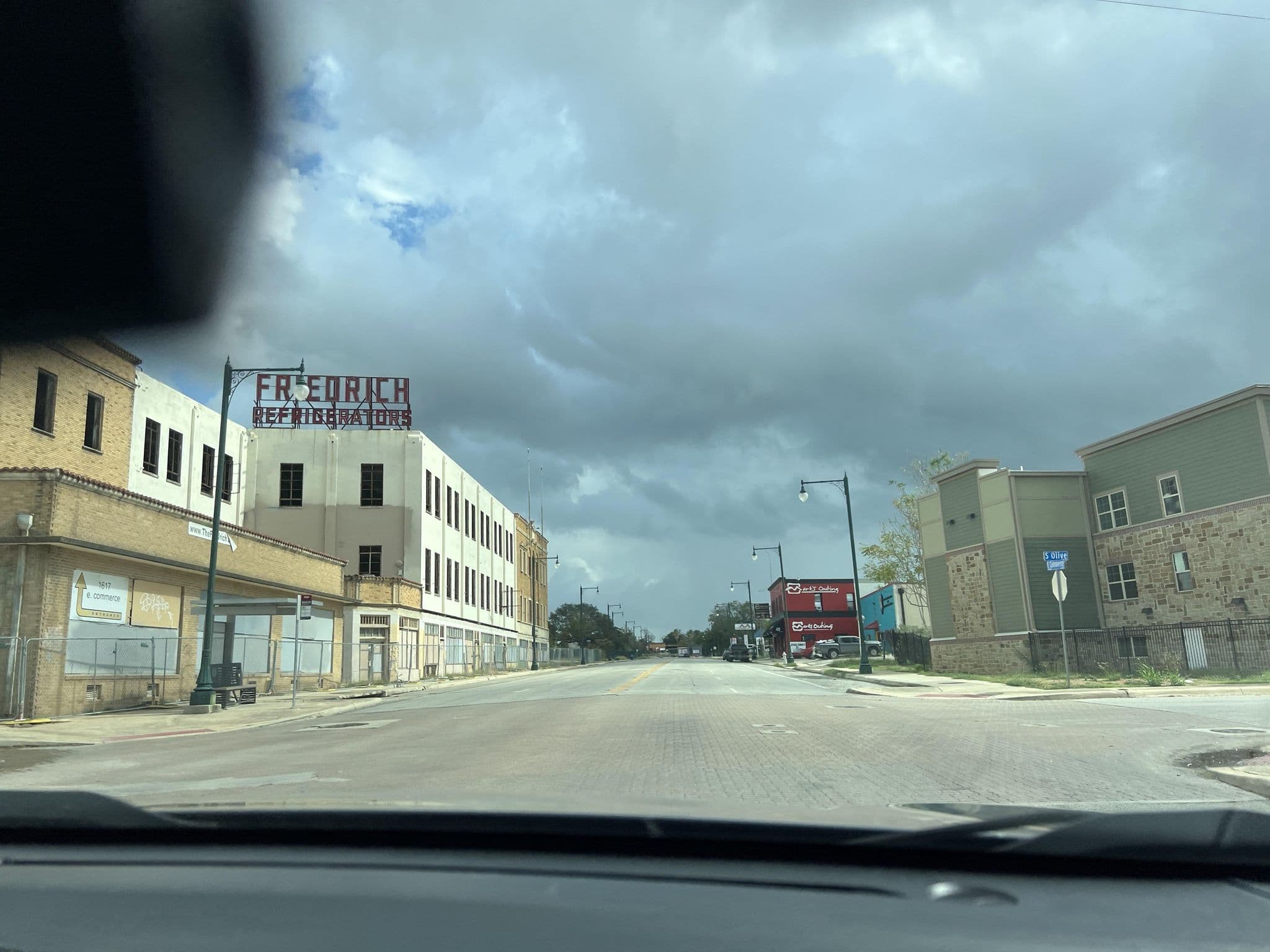 Street view near Knight's Inn, San Antonio — © texman36 (CC BY-SA · Mapillary)