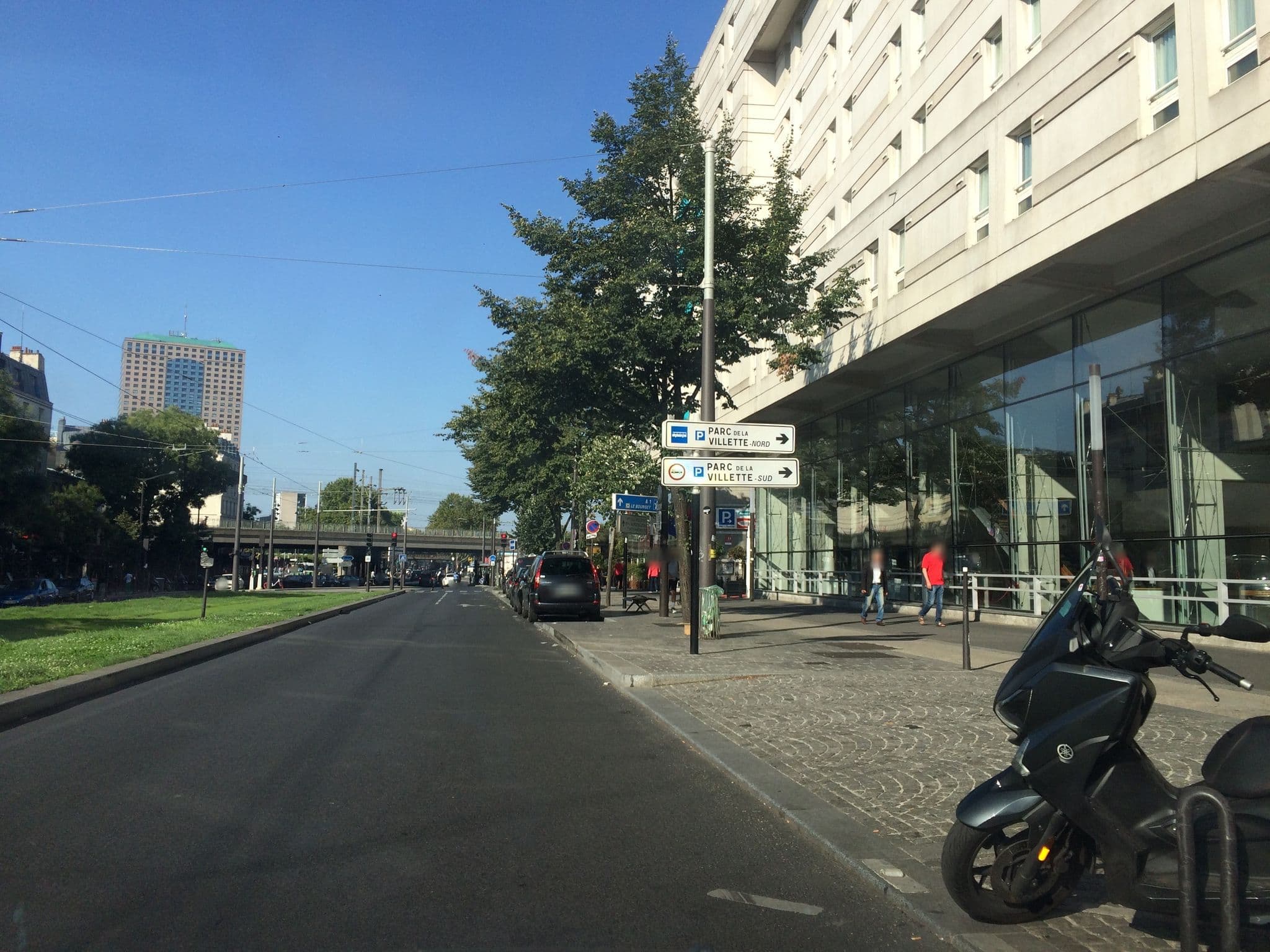 Street view near Aparthotels Adagio La Villette, Paris 19 Buttes-Chaumont — © kartenville (CC BY-SA · Mapillary)