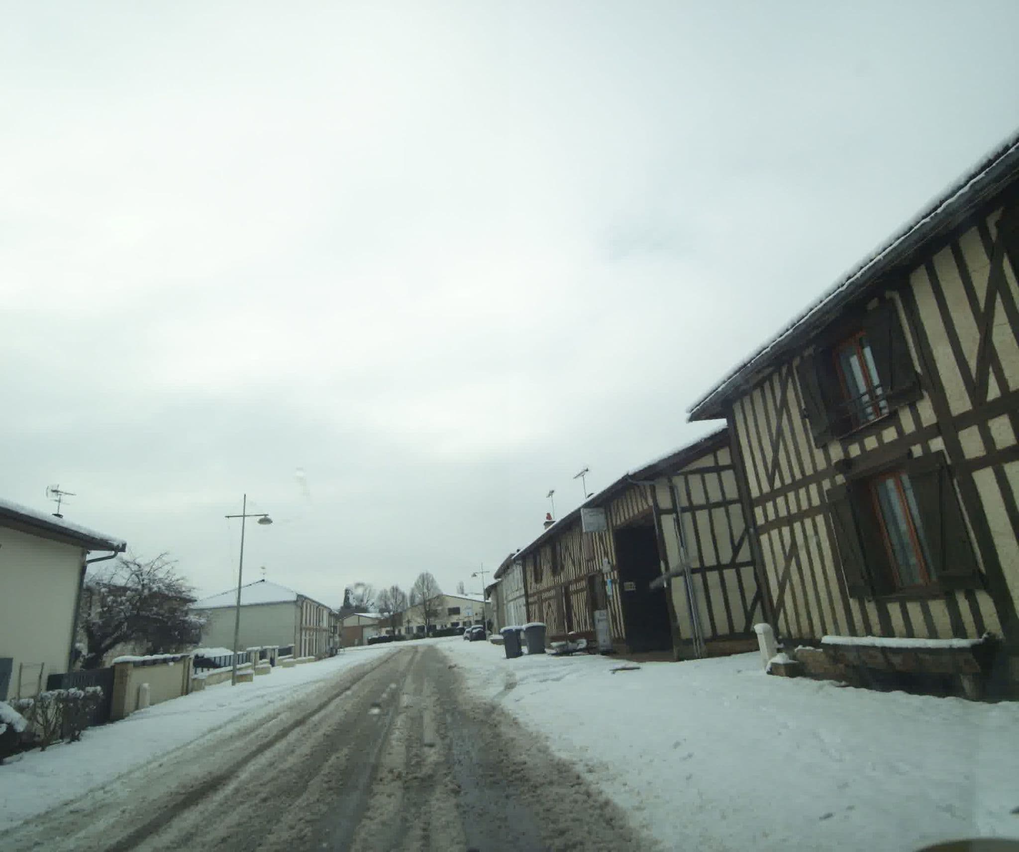 Street view near La Ferme du Bocage, Montier-en-Der — © sogefi (CC BY-SA · Mapillary)