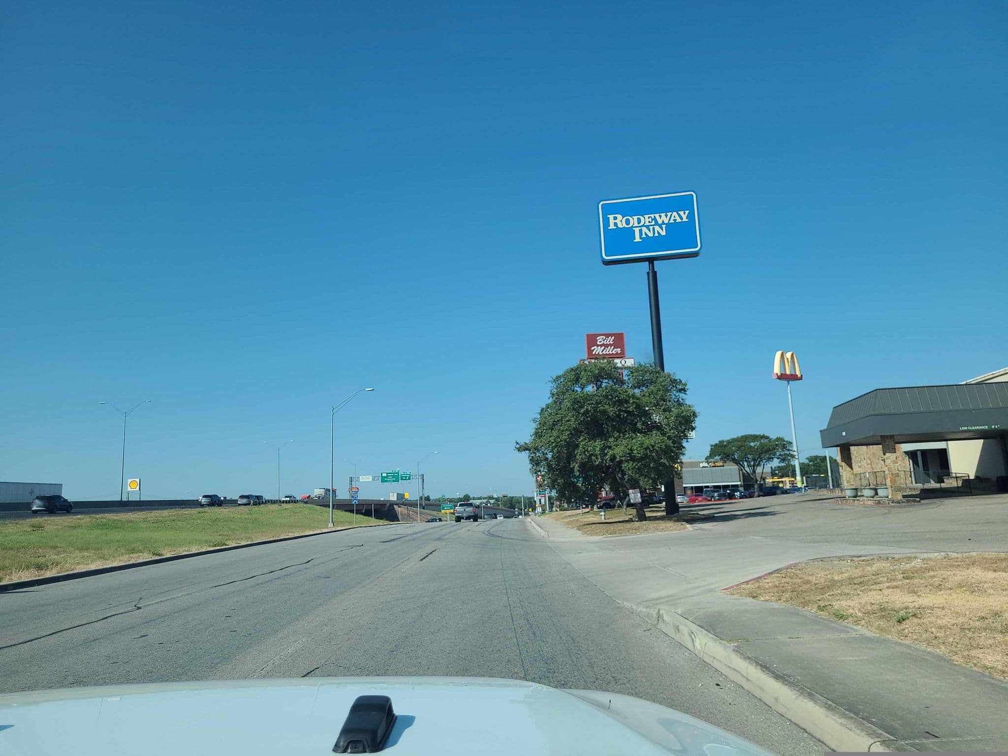 Street view near Rodeway Inn, New Braunfels — © jacklehoullier (CC BY-SA · Mapillary)