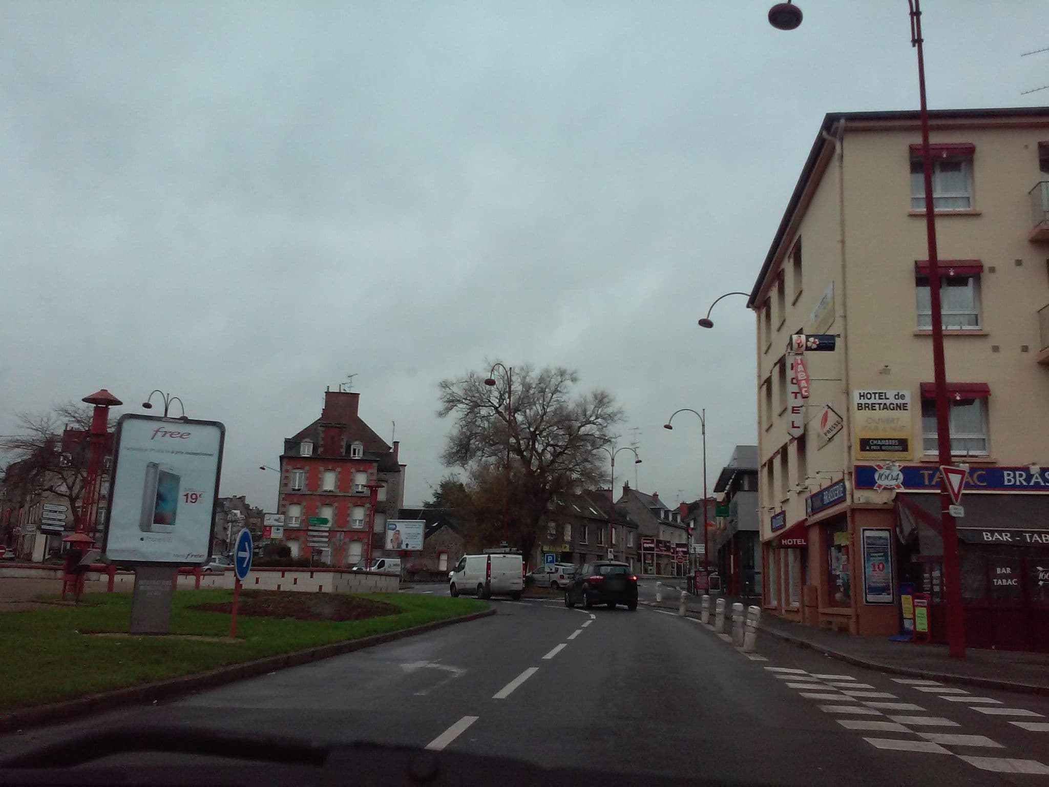 Street view near Hôtel de Bretagne, Fougères — © pymouss (CC BY-SA · Mapillary)