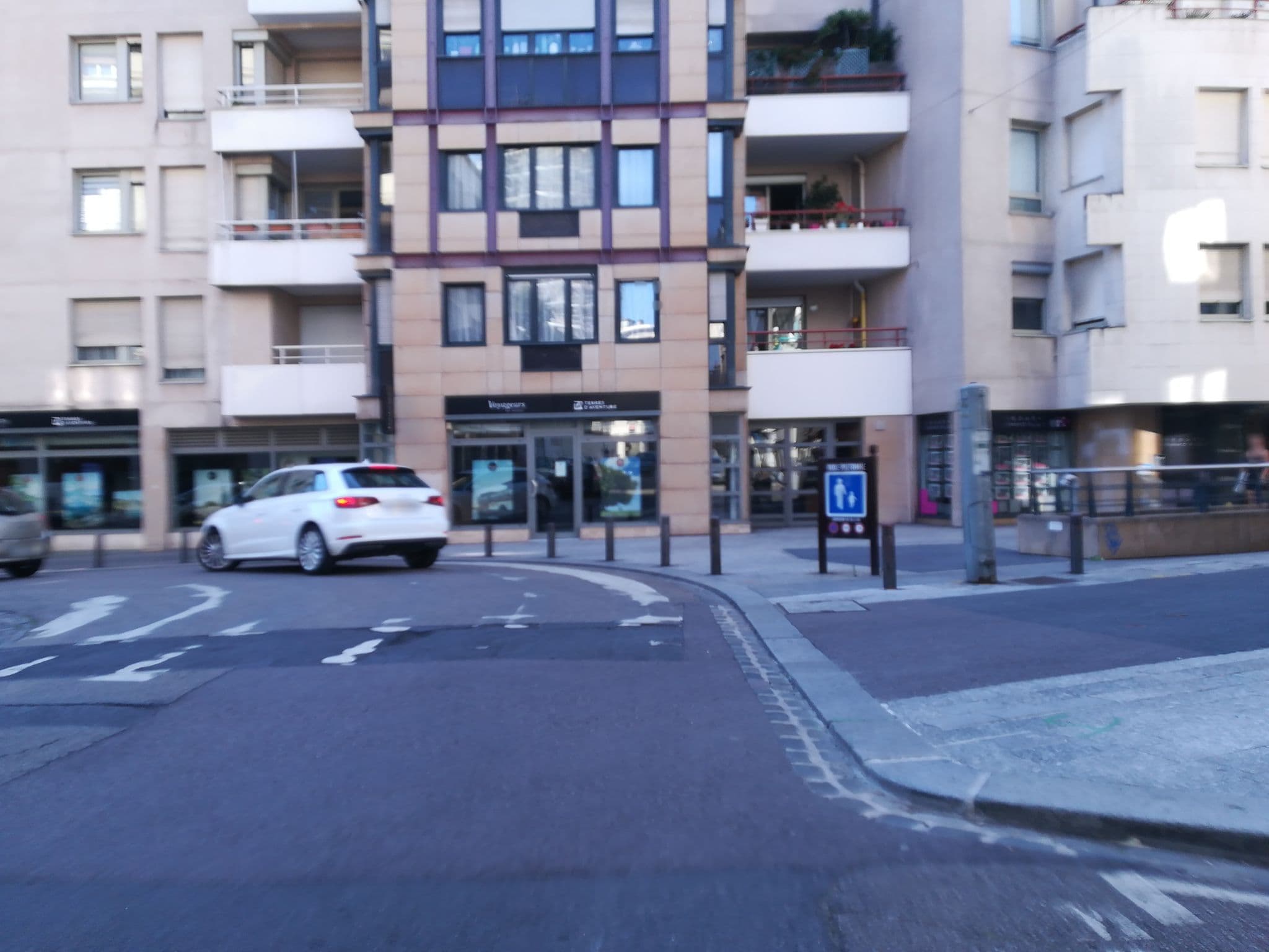 Street view near Hôtel de l’Europe, Rouen — © maftieu (CC BY-SA · Mapillary)