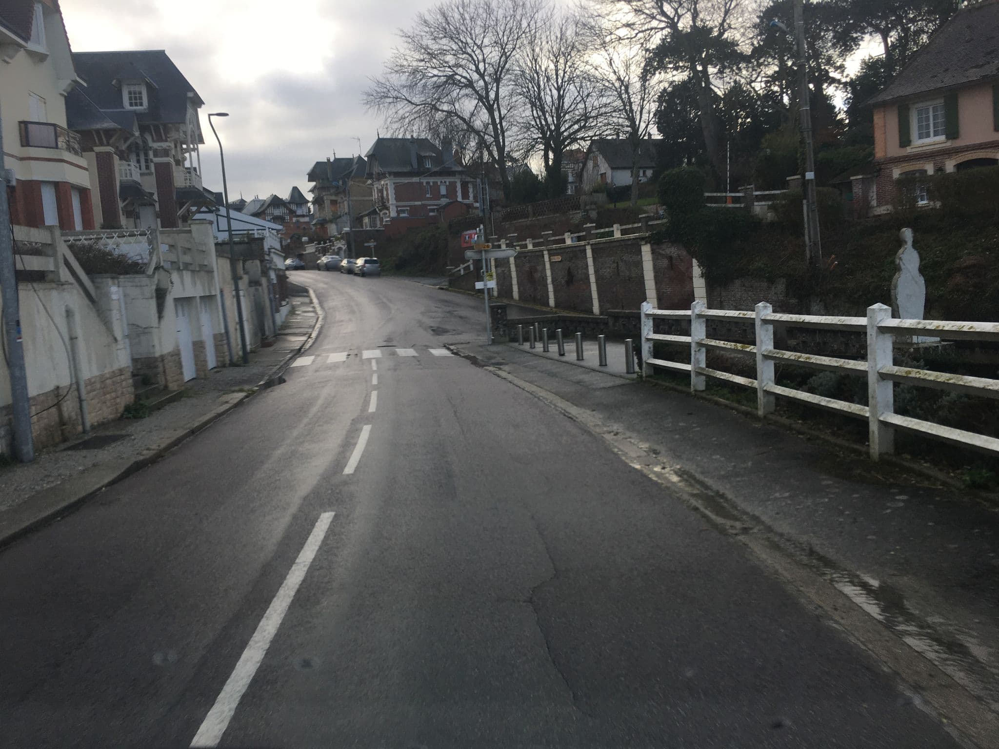 Street view near Royal Albion Hôtel, Criel-sur-Mer — © raymond (CC BY-SA · Mapillary)