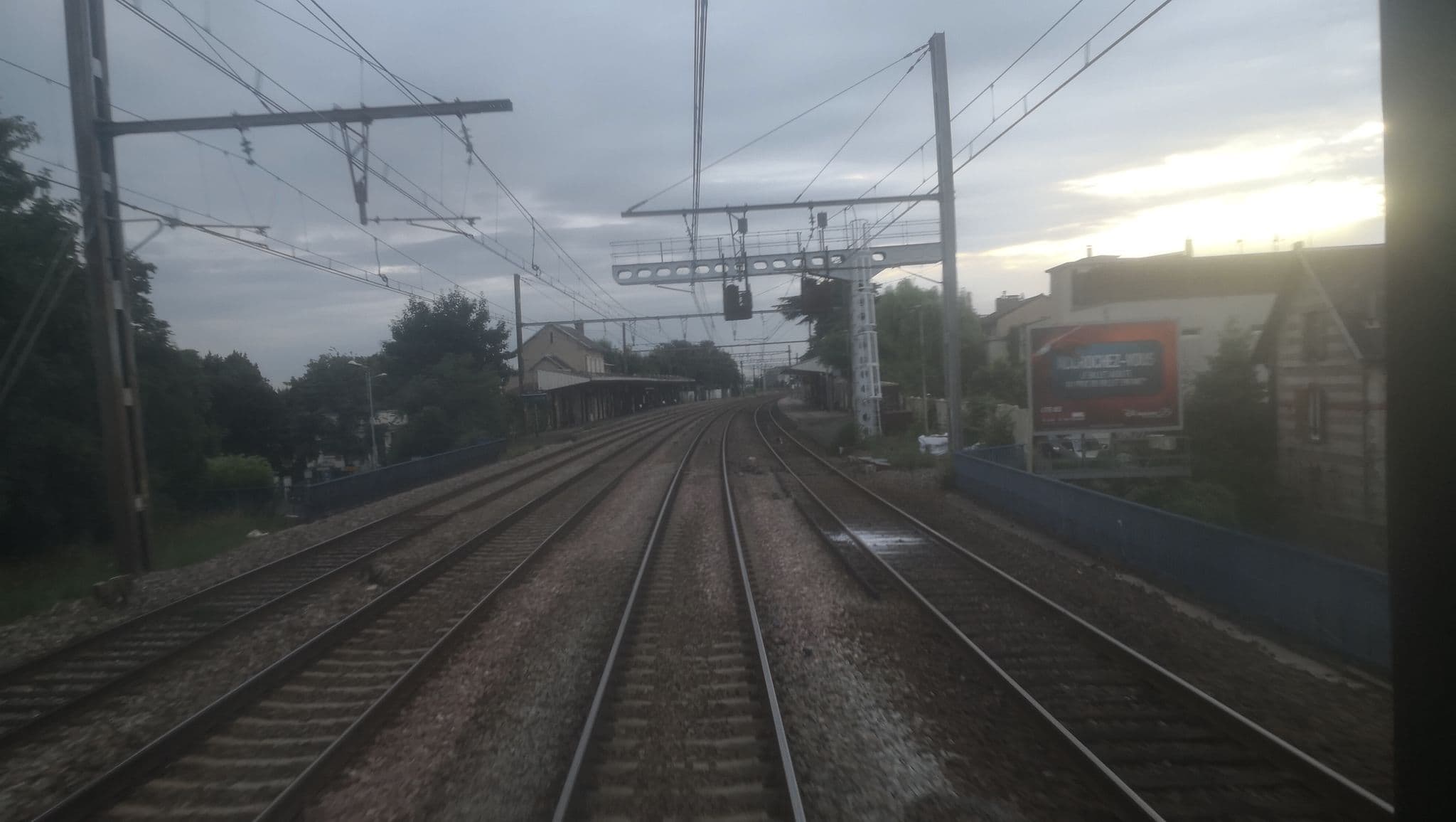 Street view near Hôtel de la gare, Ablon-sur-Seine — © atabaraud (CC BY-SA · Mapillary)