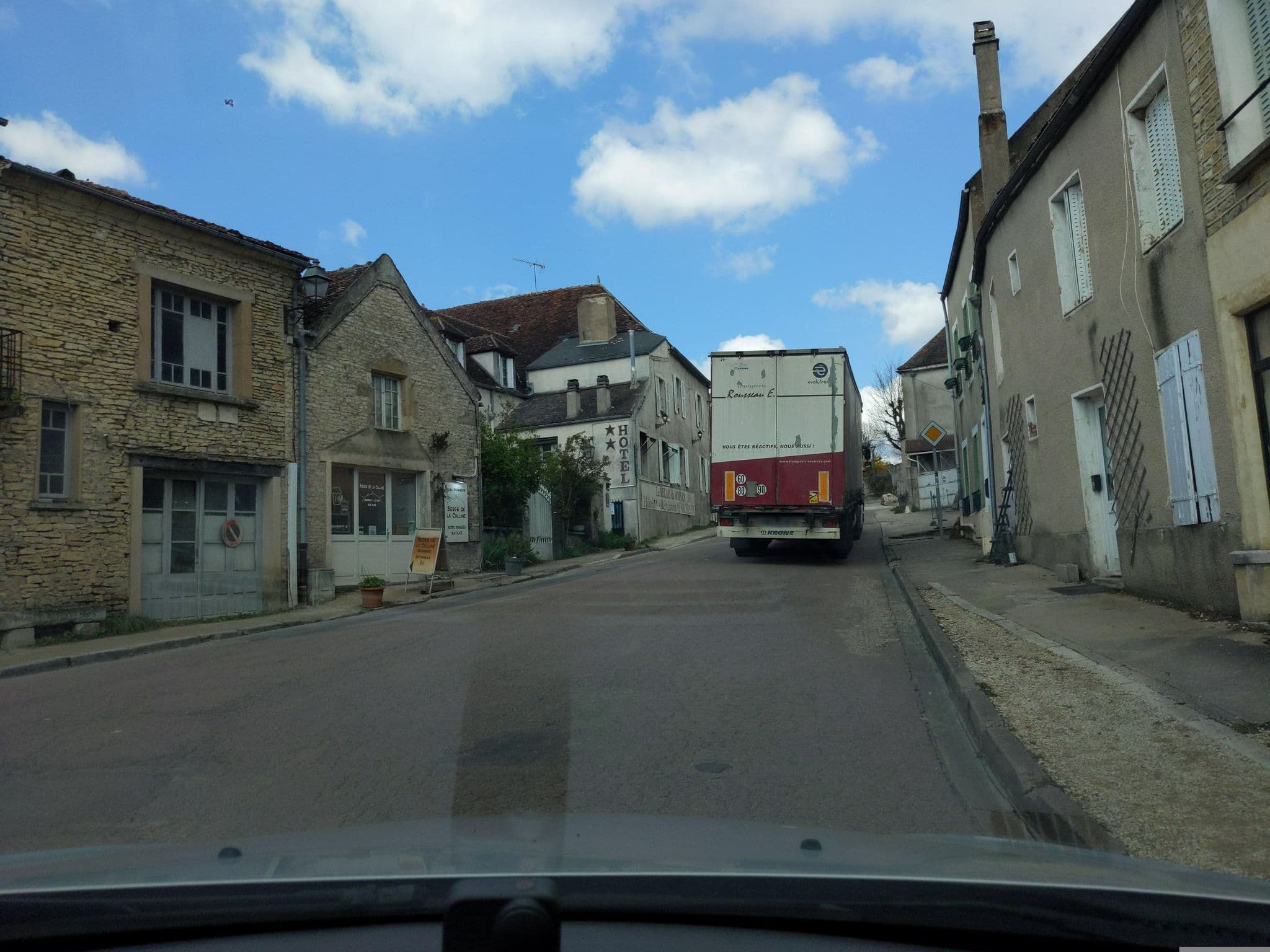 Street view near A l'Atelier, Avallon — © Wodner (CC BY-SA · Mapillary)