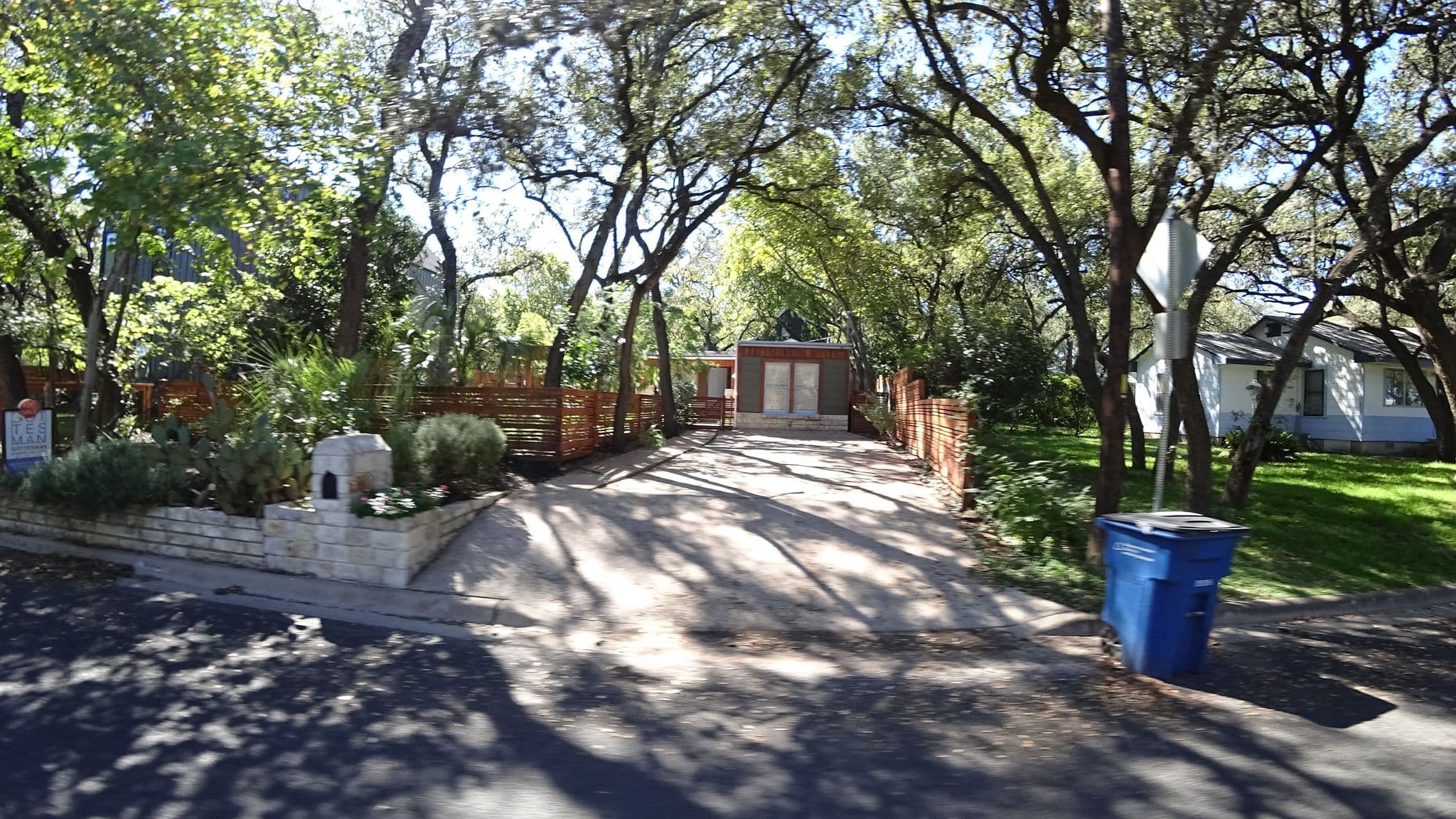 Street view near Treetop Guesthouse, Austin — © mly_aus01 (CC BY-SA · Mapillary)