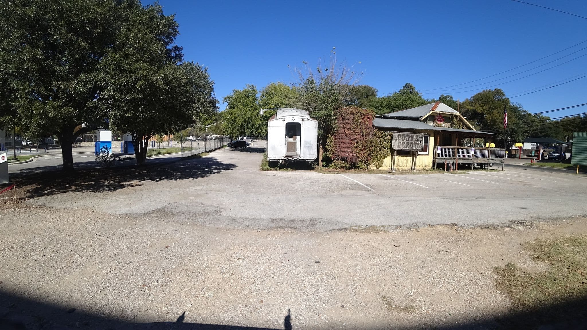 Street view near Earthship Hostel, Austin — © mly_aus04 (CC BY-SA · Mapillary)