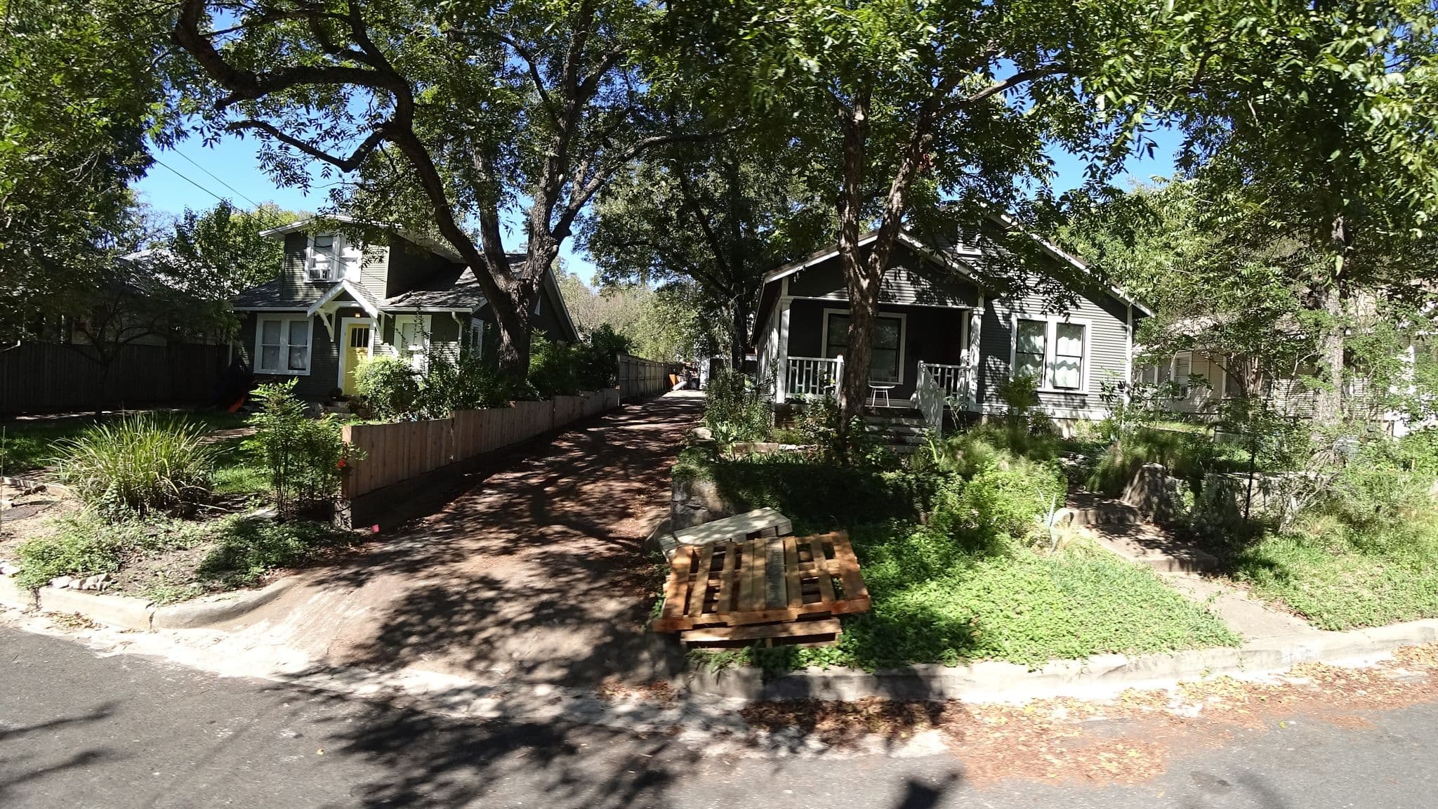 Street view near Clifton Cottage, Austin — © mly_aus01 (CC BY-SA · Mapillary)