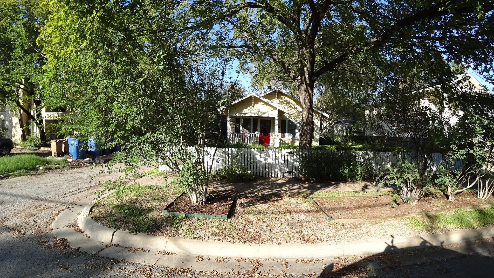 Street view near Gallery House, University of Texas — © mly_aus06 (CC BY-SA · Mapillary)