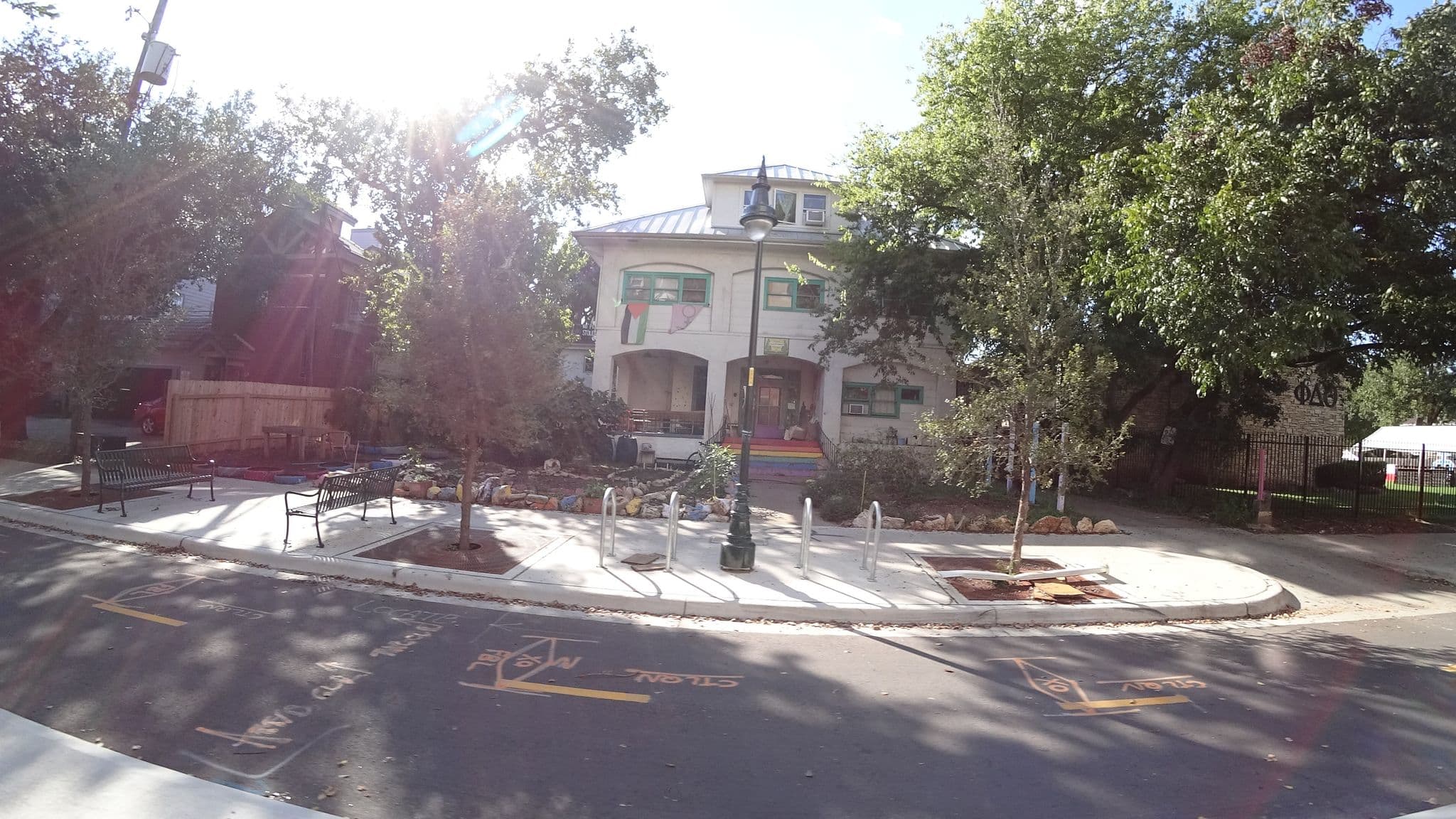 Street view near House of Commons (HOC), University of Texas — © mly_aus01 (CC BY-SA · Mapillary)
