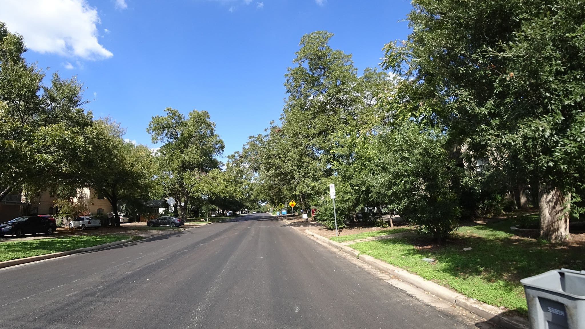 Street view near Hyde Park Cottage, University of Texas — © mly_aus06 (CC BY-SA · Mapillary)