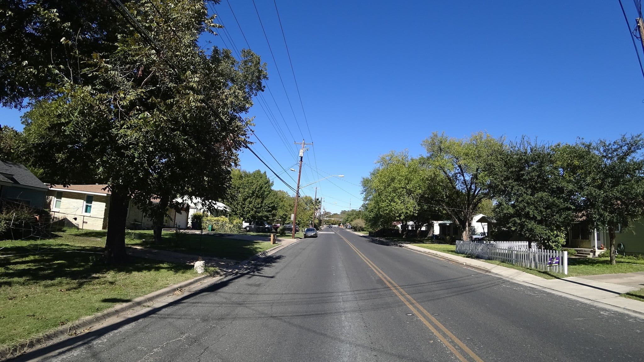 Street view near Cloud Cottage, University of Texas — © mly_aus04 (CC BY-SA · Mapillary)