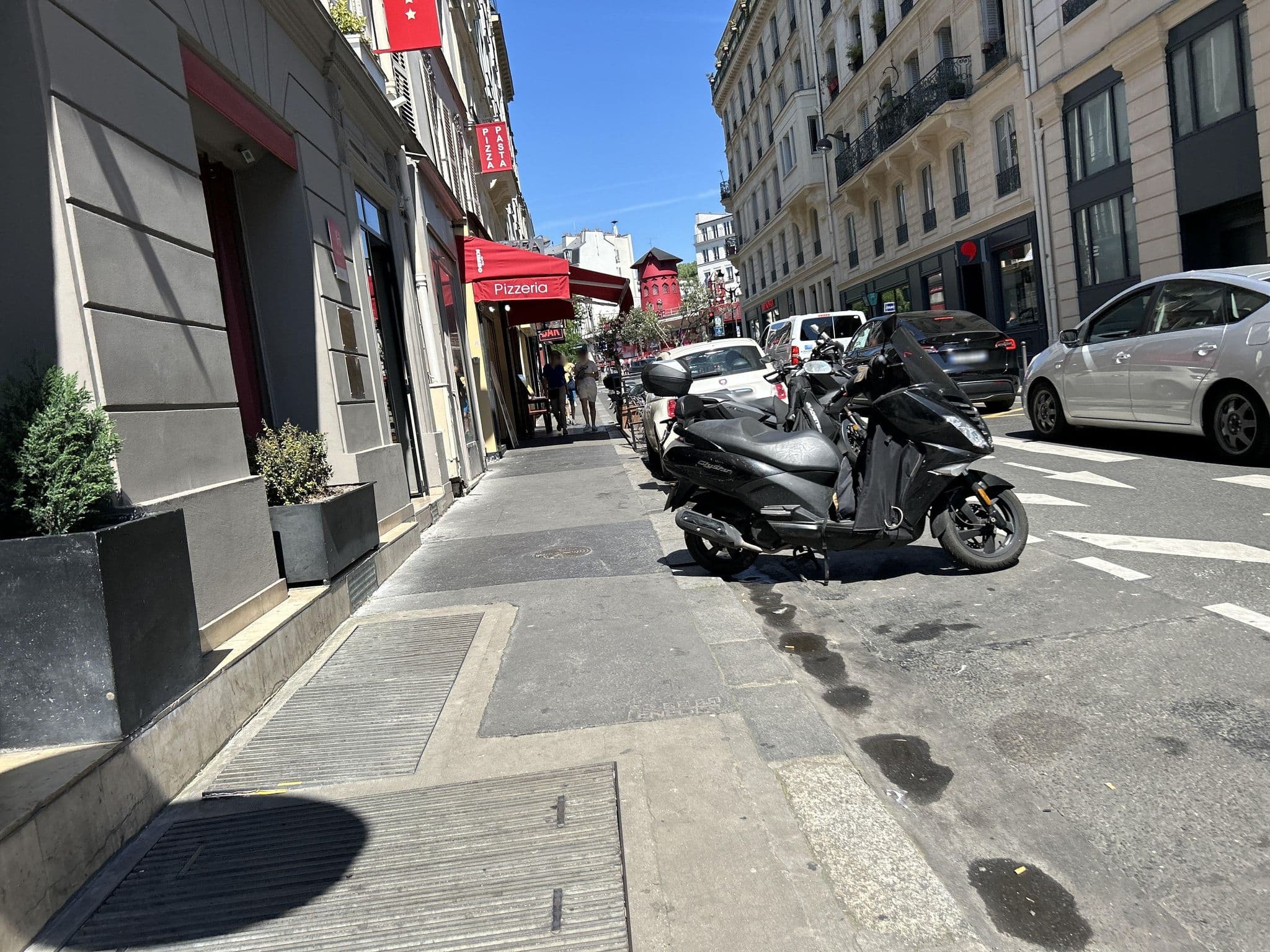 Street view near Hôtel Moulin Plaza, Paris 17 Batignolles-Monceau — © railorama (CC BY-SA · Mapillary)