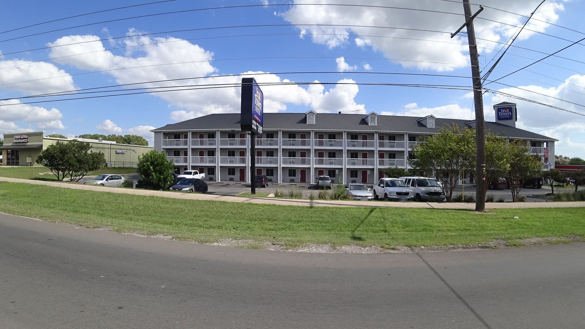 Street view near InTown Suites Extended Stay Austin - North Lamar, Wells Branch — © mly_aus04 (CC BY-SA · Mapillary)