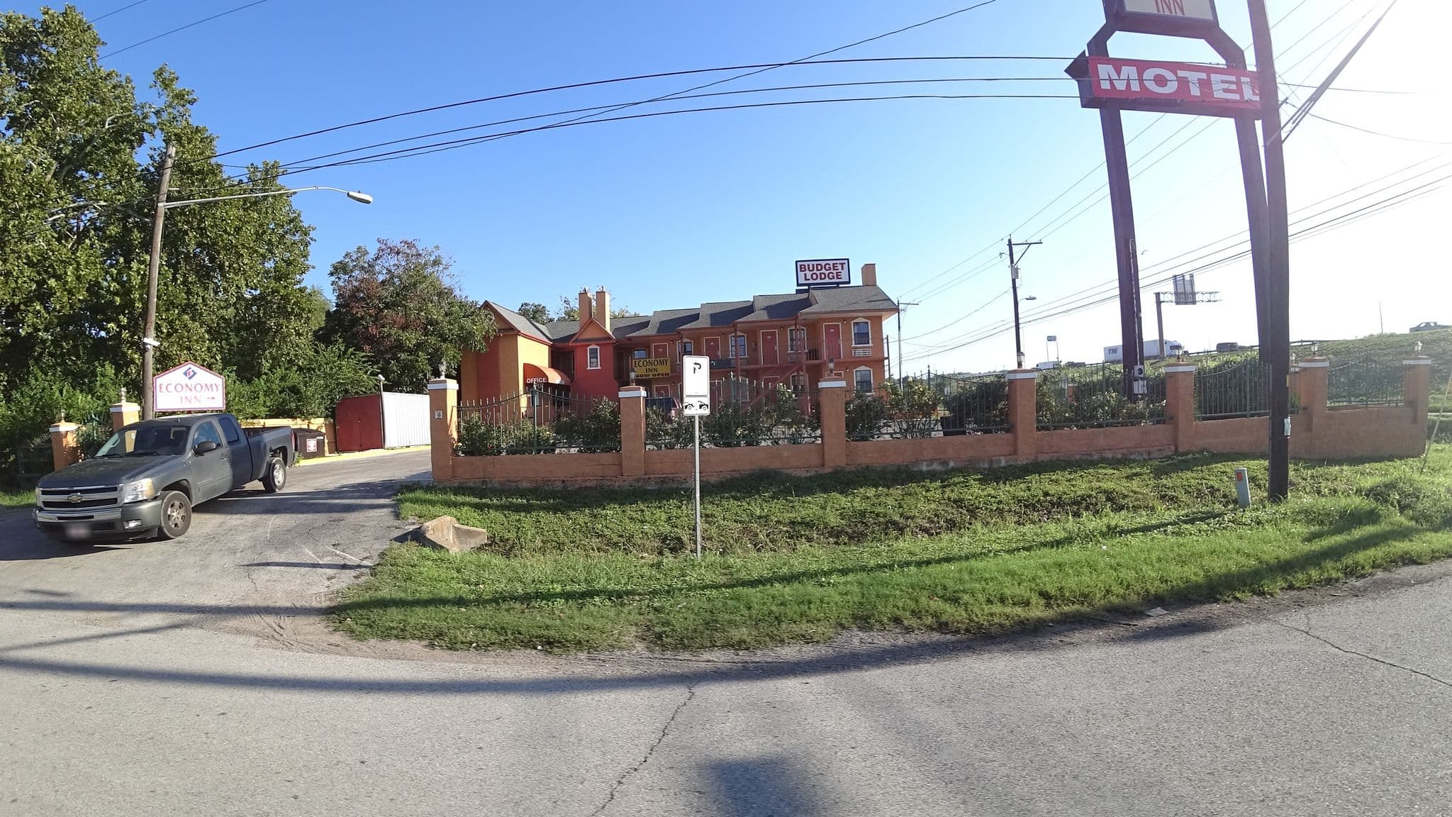 Street view near Economy Inn, University of Texas — © mly_aus04 (CC BY-SA · Mapillary)
