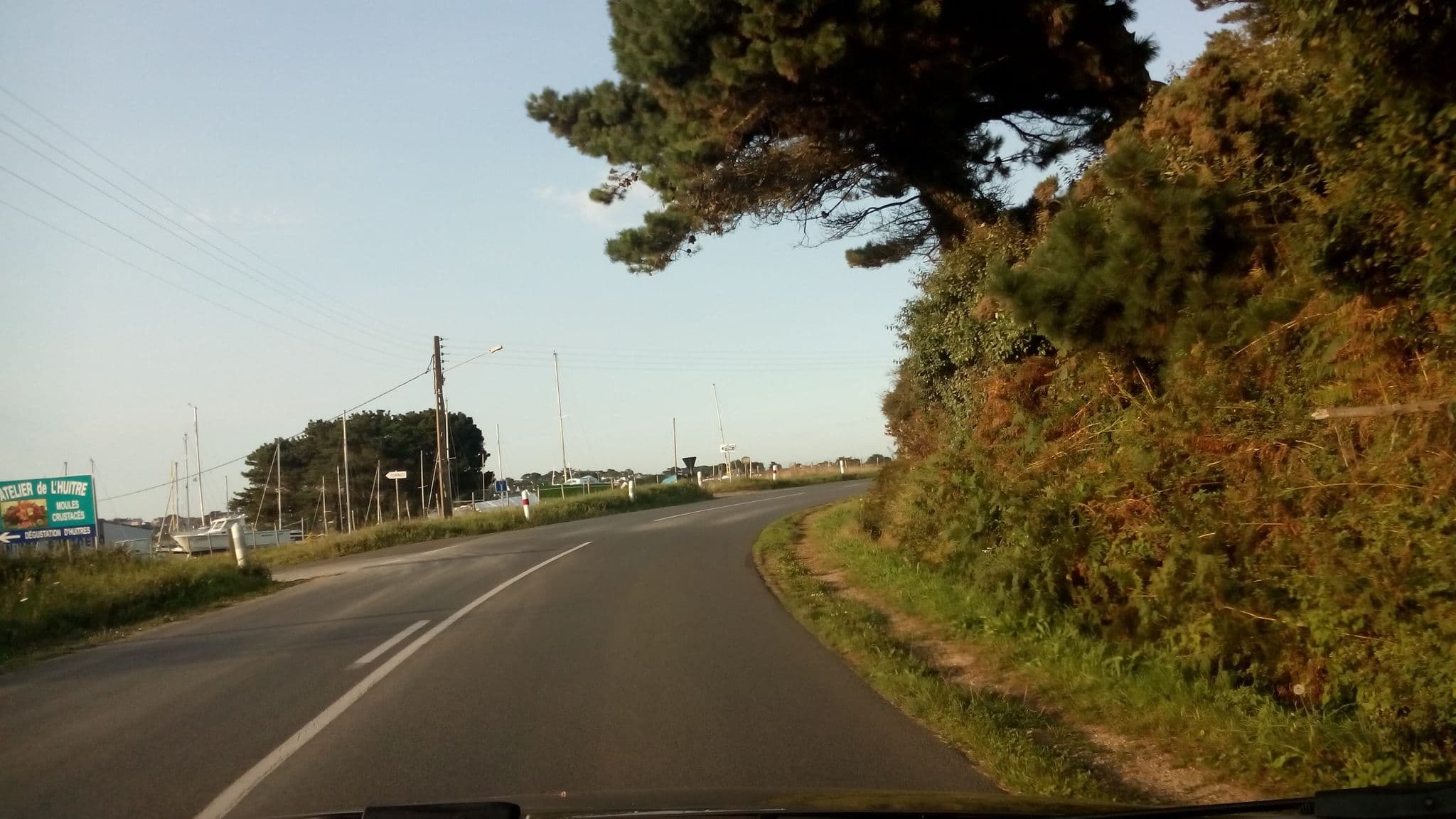 Street view near Auberge de jeunesse Trébeurden, Trébeurden — © tonicity (CC BY-SA · Mapillary)
