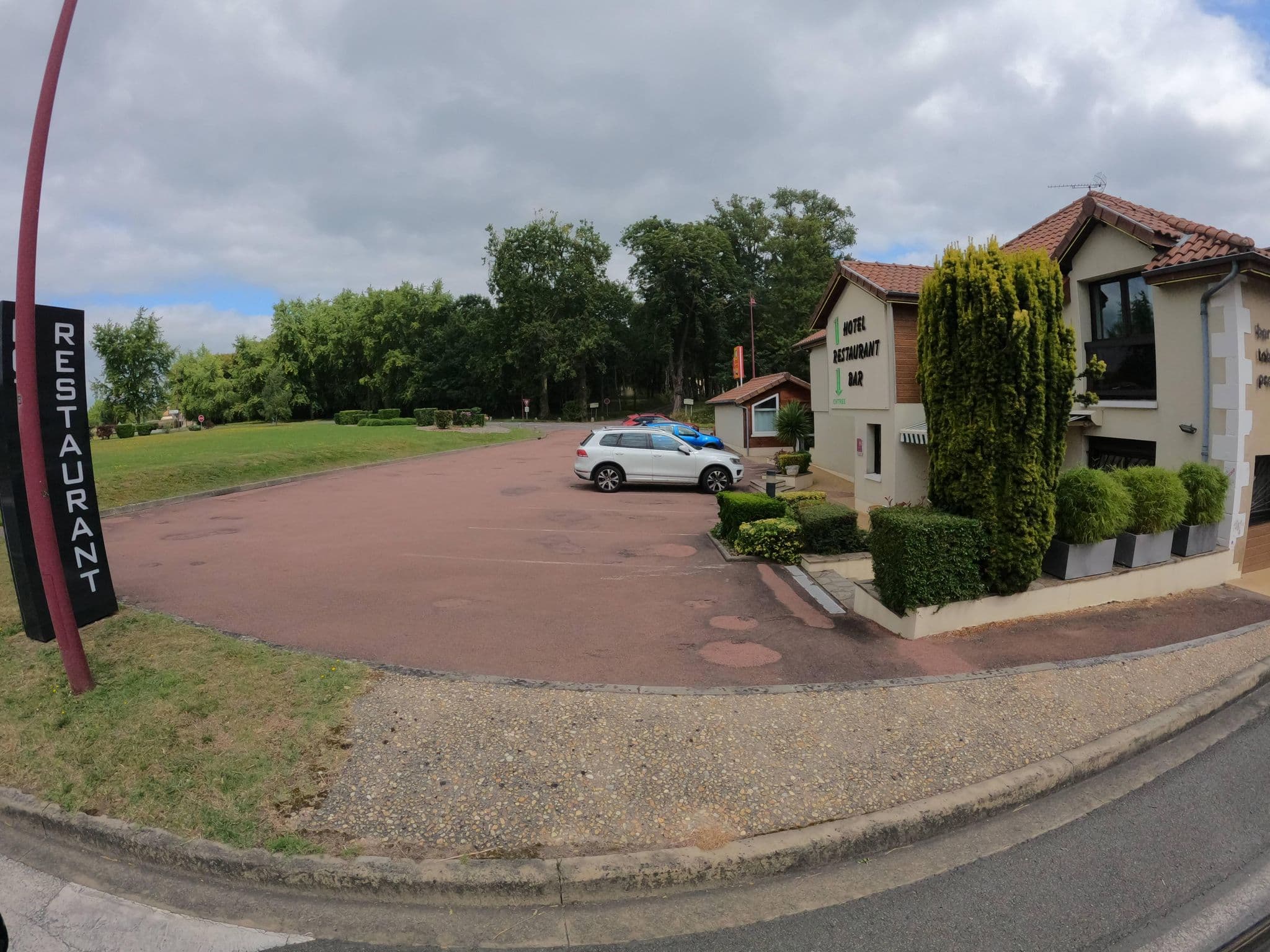 Street view near Hôtel, Étagnac — © stephanep (CC BY-SA · Mapillary)
