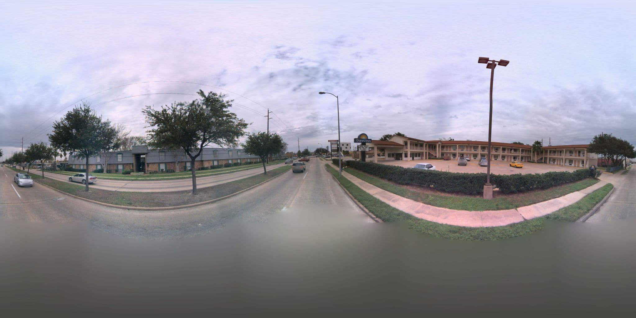 Street view near Days Inn, Bellaire — © microsoft (CC BY-SA · Mapillary)