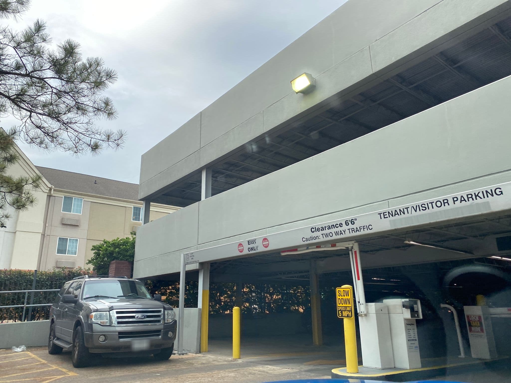 Street view near Sonesta Simply Suites Houston Galleria Medical Center, Bellaire — © iamjaythomas (CC BY-SA · Mapillary)