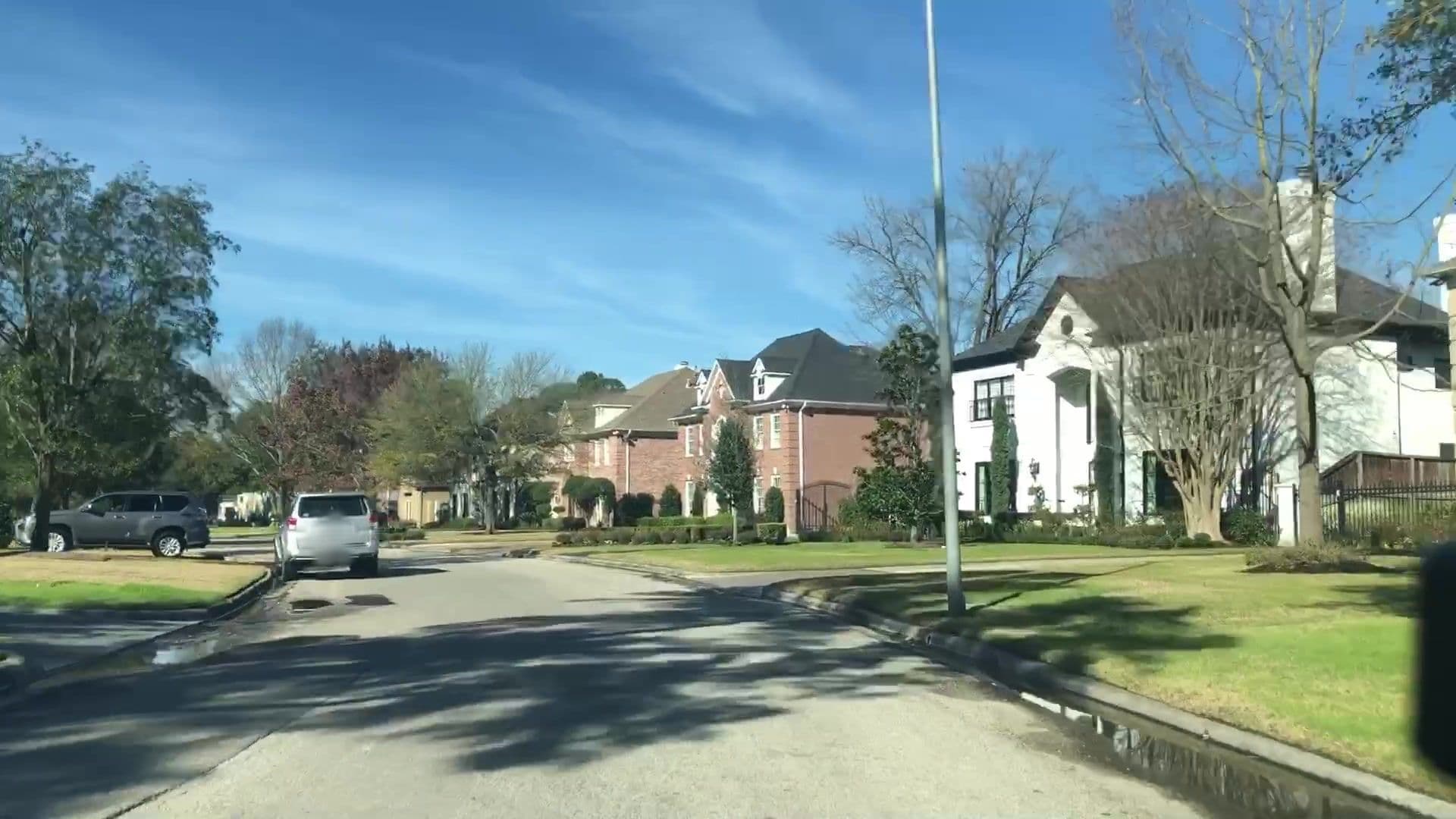 Street view near Crowne Plaza Cromwell, Hunters Creek Village — © lvl5 (CC BY-SA · Mapillary)