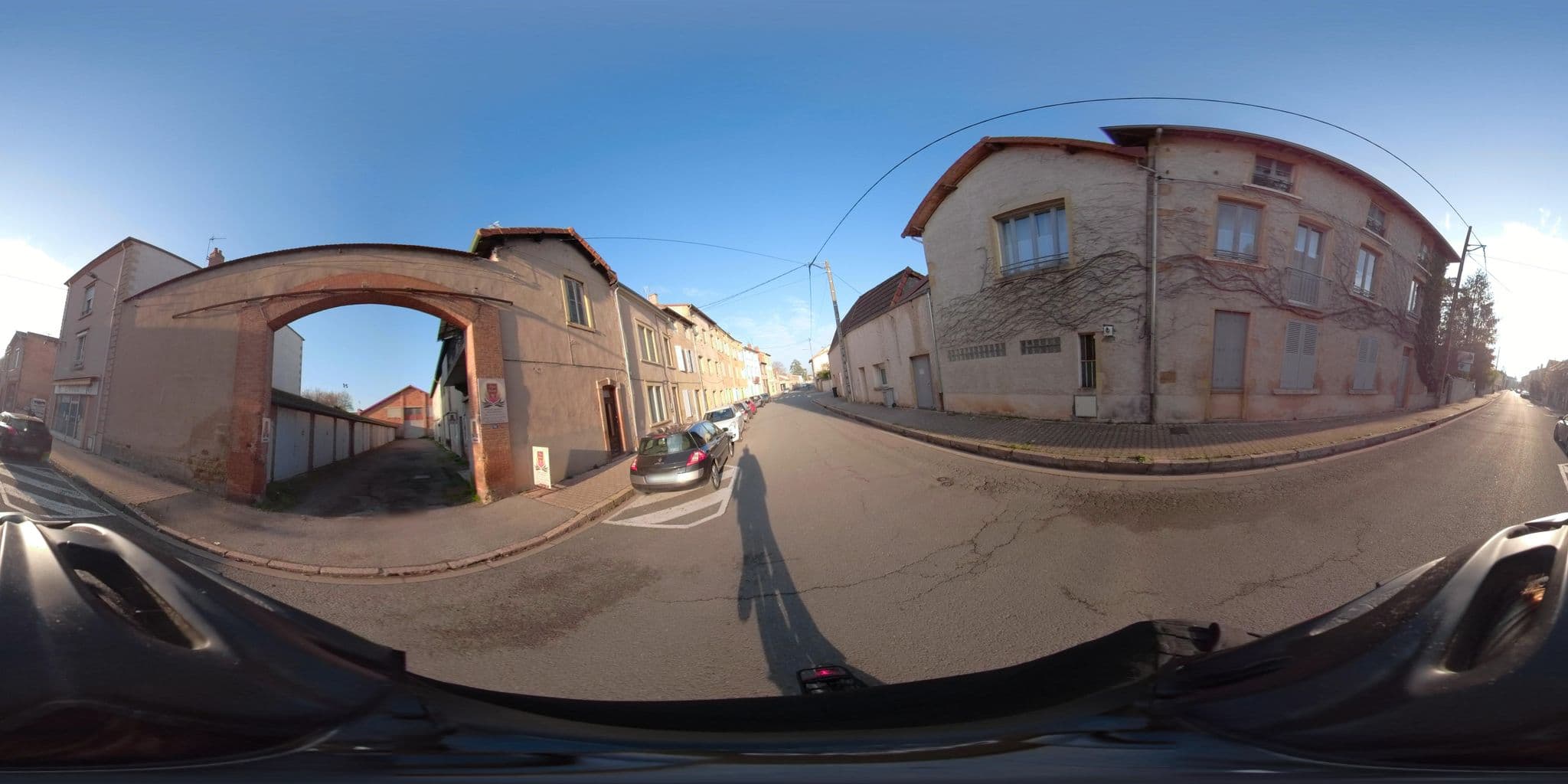 Street view near Les Loges de l'Atelier, Charlieu — © capmoustache (CC BY-SA · Mapillary)