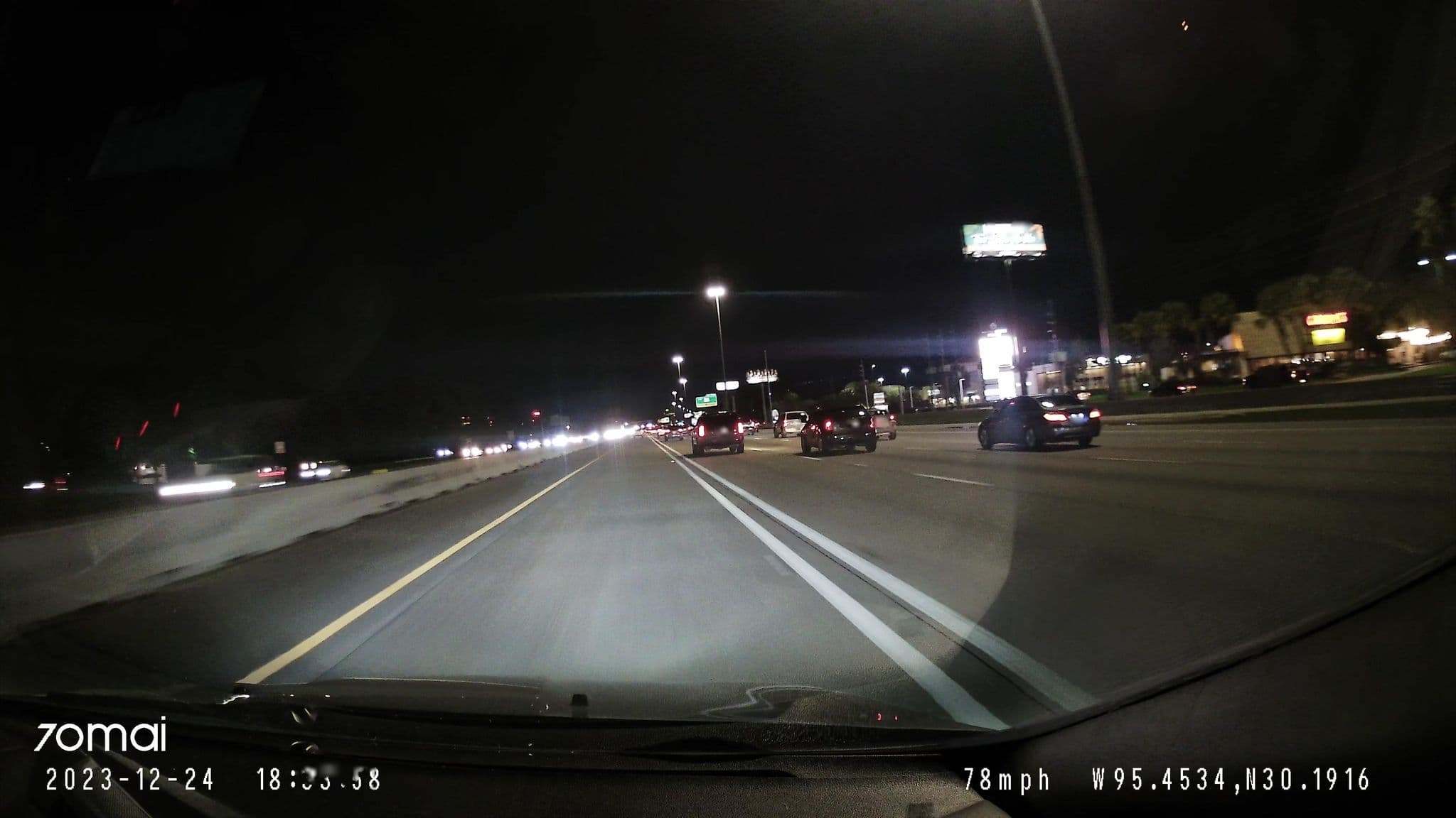 Street view near Drury Inn, Oak Ridge North — © graharg (CC BY-SA · Mapillary)