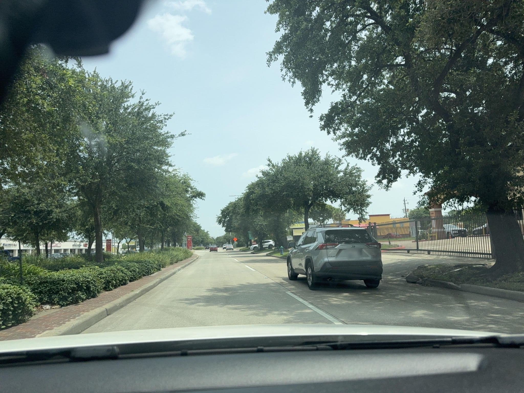 Street view near Scottish Inn Hobby Airport, South Houston — © whitecotton (CC BY-SA · Mapillary)