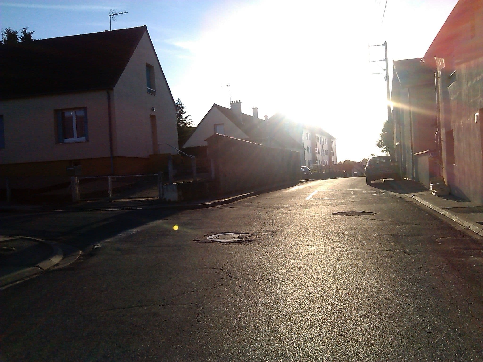 Street view near Hôtel de l'Olive, Dompierre-sur-Besbre — © changchun1 (CC BY-SA · Mapillary)