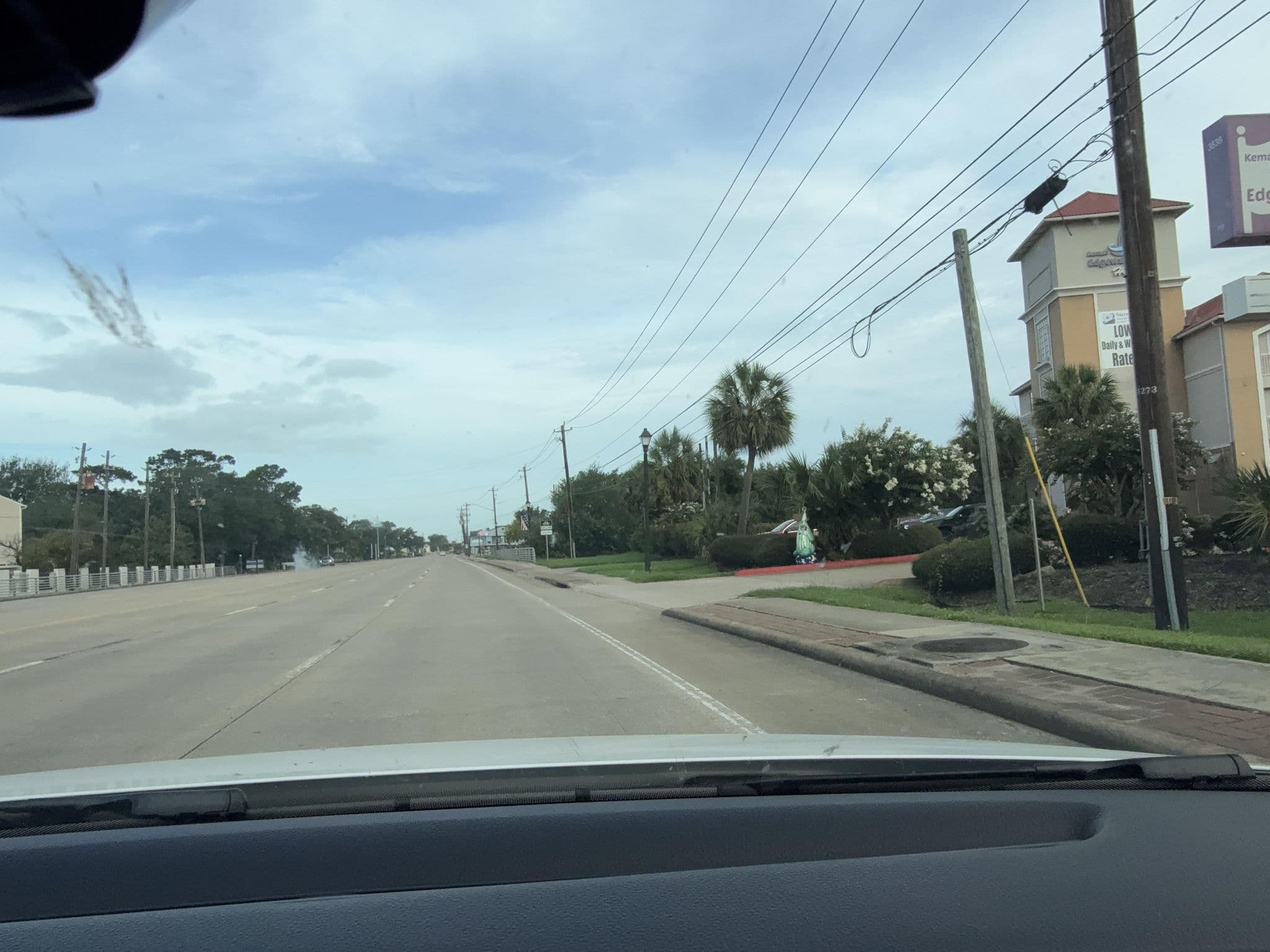 Street view near Kemah Edgewater Hotel, El Lago — © whitecotton (CC BY-SA · Mapillary)