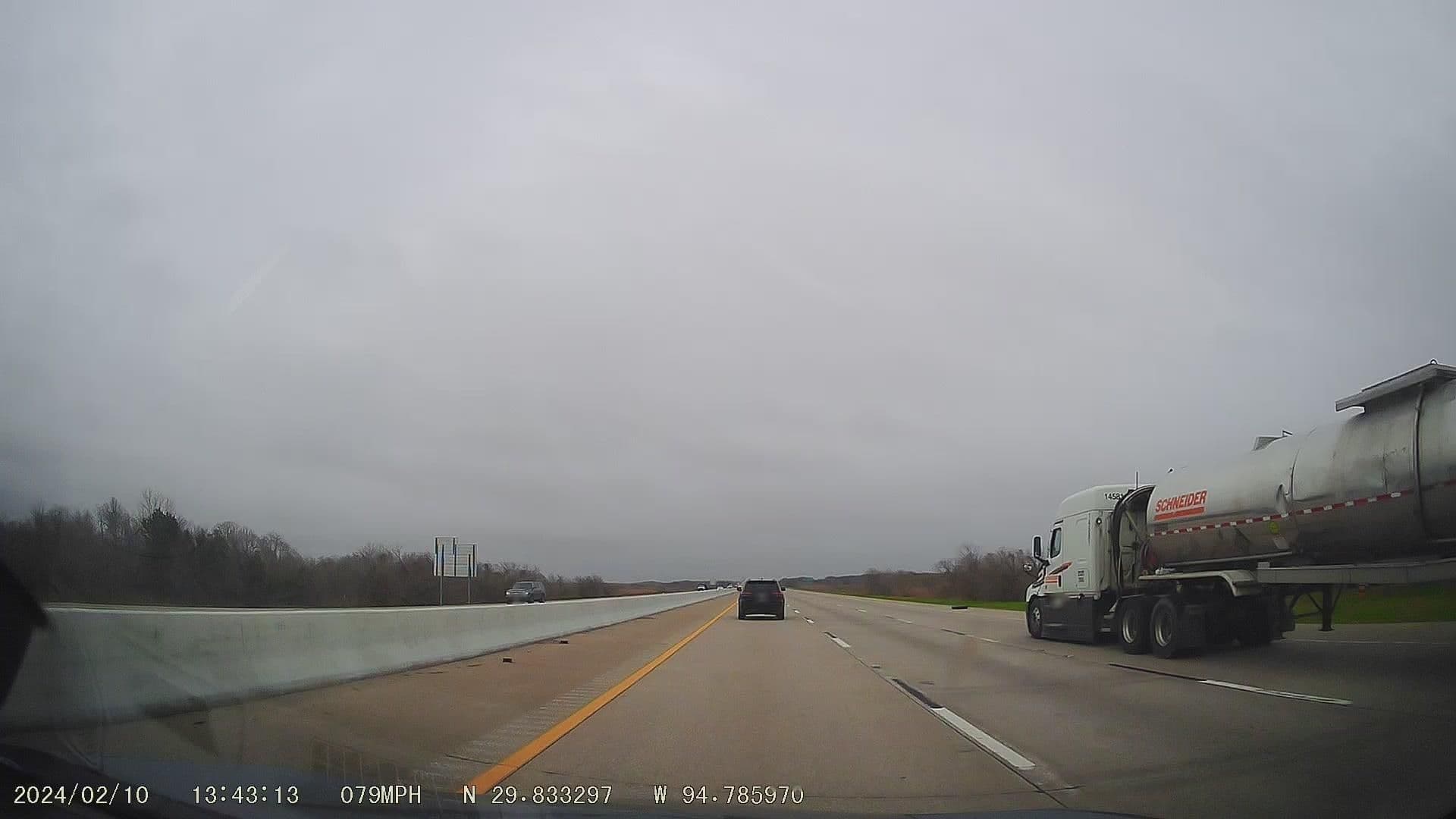 Street view near drury inn & suites, Old River-Winfree — © raveneye (CC BY-SA · Mapillary)