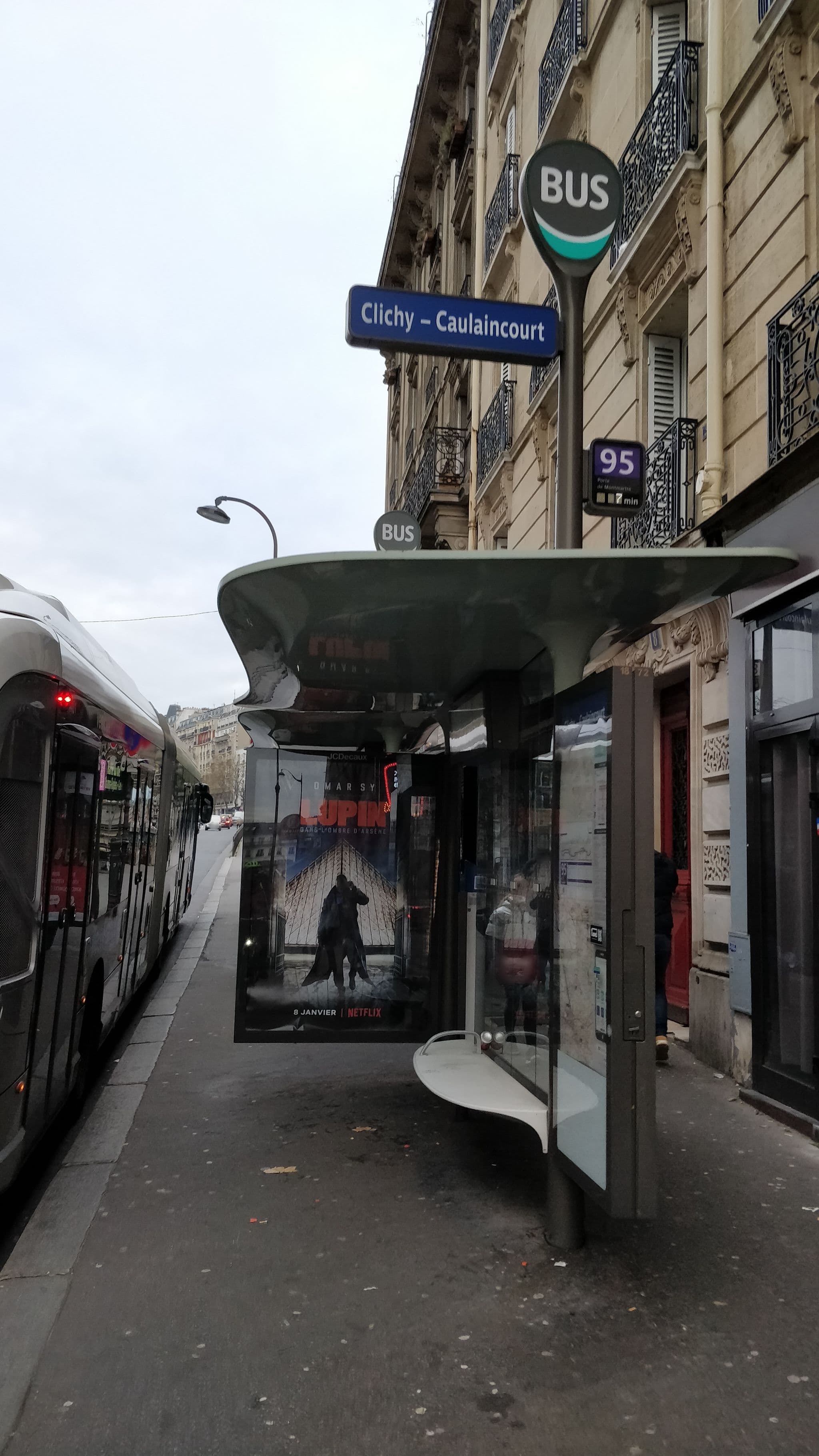 Street view near Paris Montmartre 18ème, Paris 17 Batignolles-Monceau — © overflorian (CC BY-SA · Mapillary)