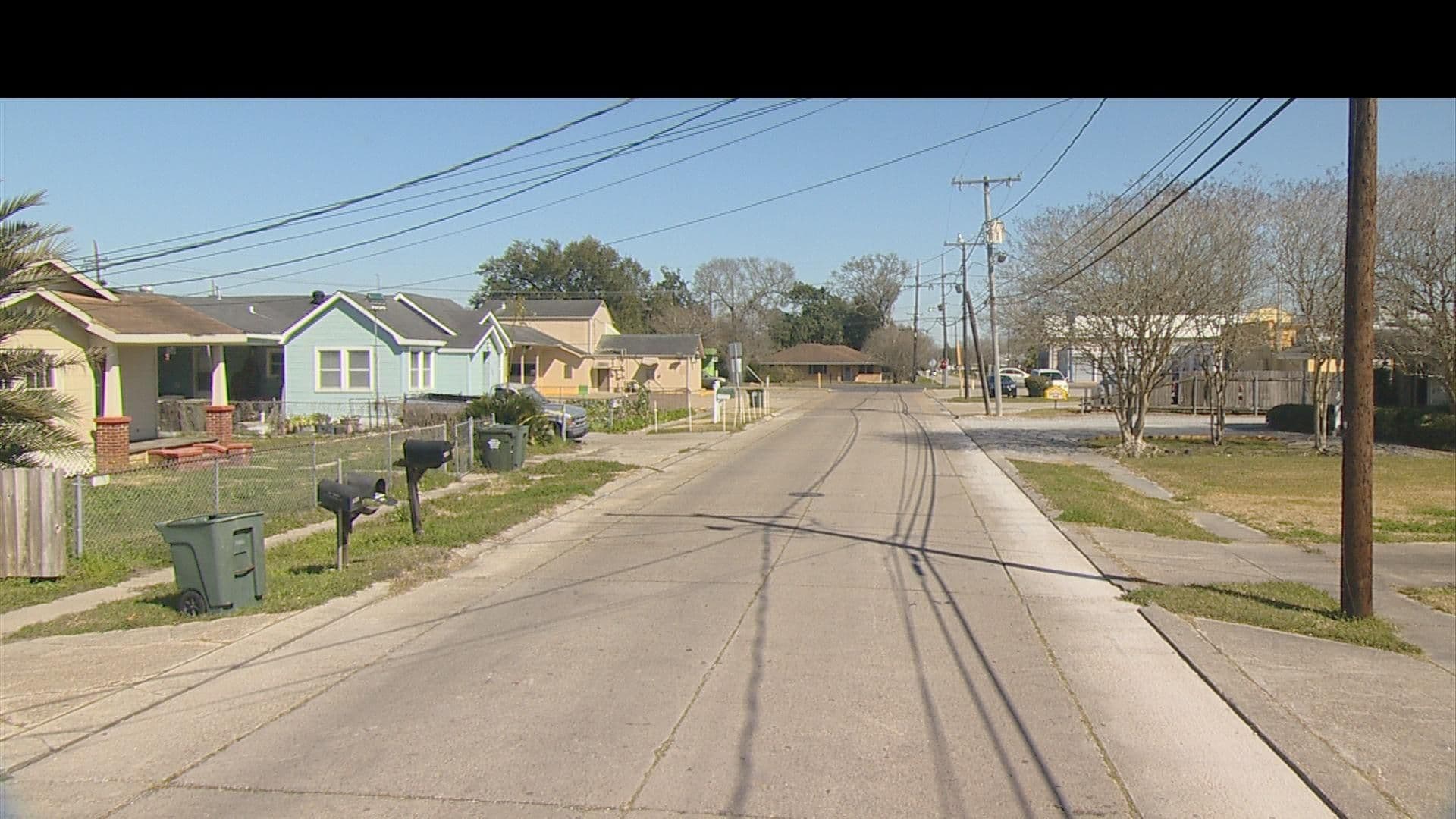 Street view near Hotel Cyvadier:, Houma — © FF_local (CC BY-SA · Mapillary)