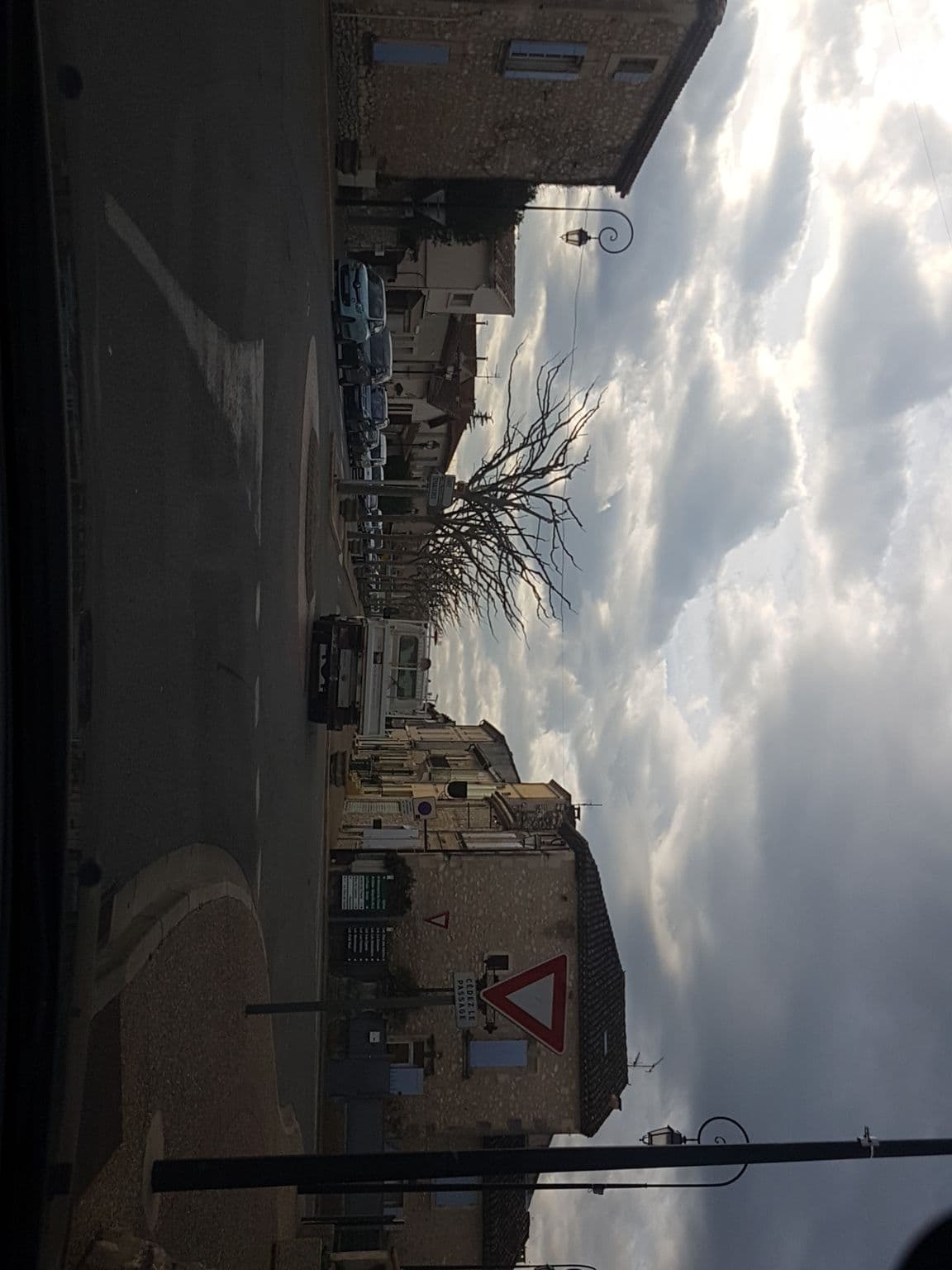 Street view near La Maison Bleue, Mollégès — © axelf8409 (CC BY-SA · Mapillary)