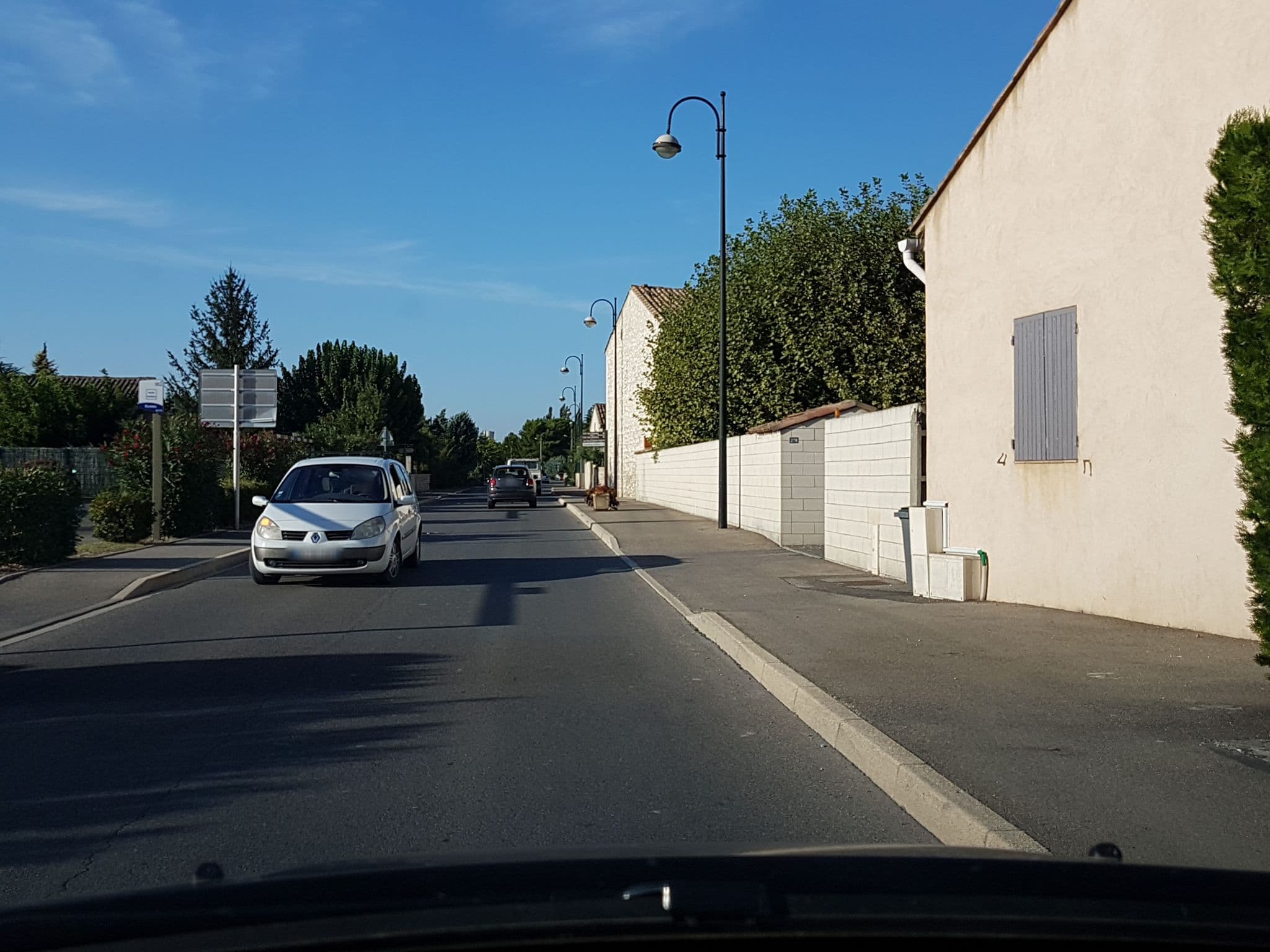 Street view near Clos de la Font, Mollégès — © axelf8409 (CC BY-SA · Mapillary)