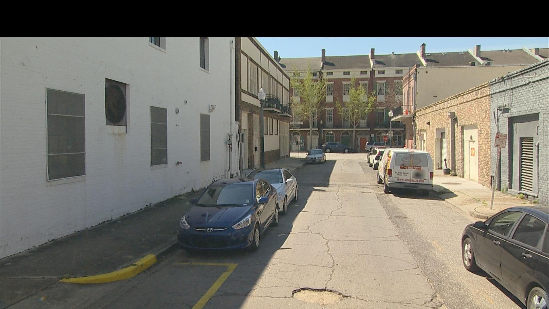 Street view near Park At Saint Charles, New Orleans — © FF_Loc1 (CC BY-SA · Mapillary)