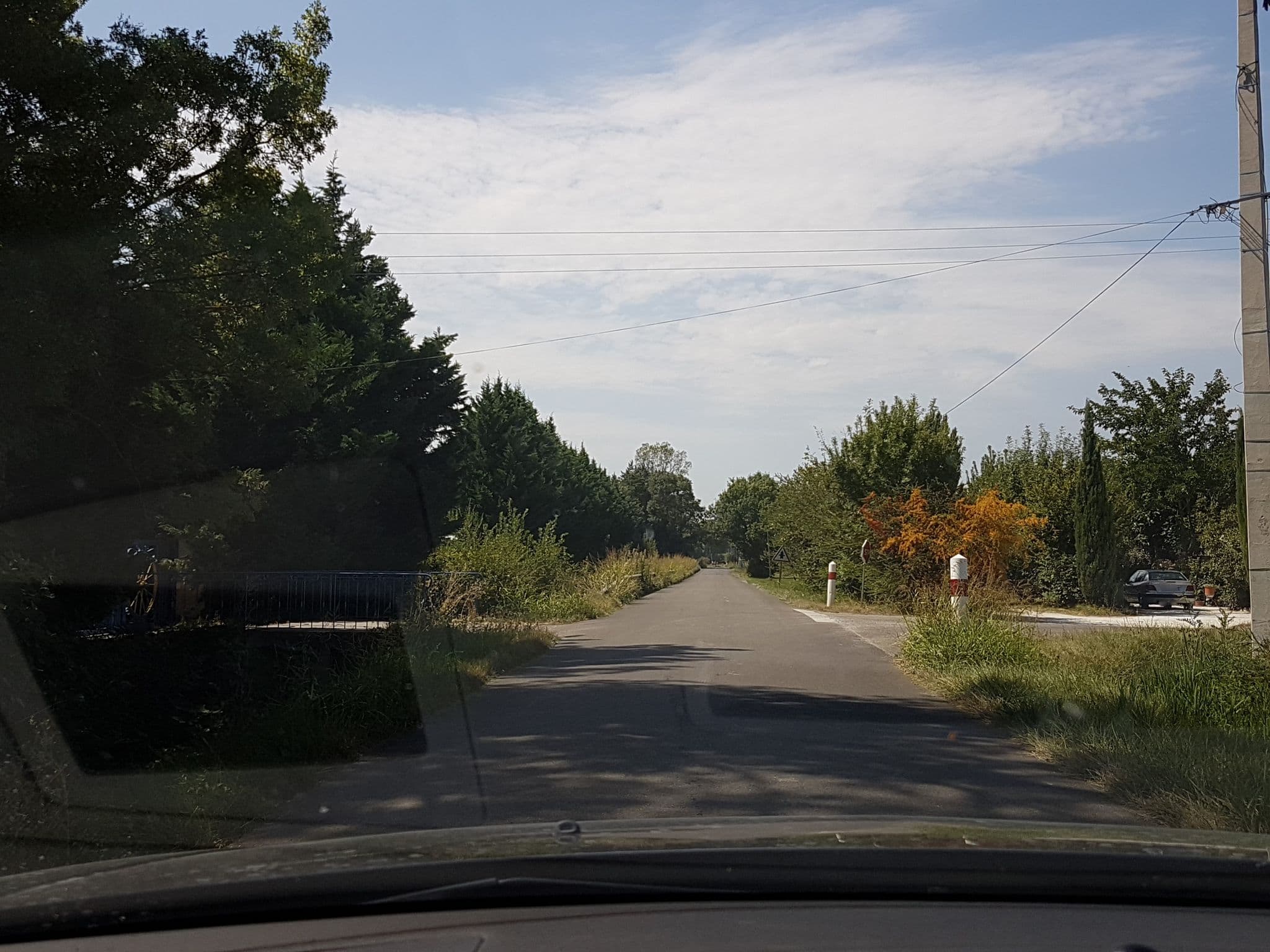 Street view near Le Moulin De Silvan, Mollégès — © axelf8409 (CC BY-SA · Mapillary)