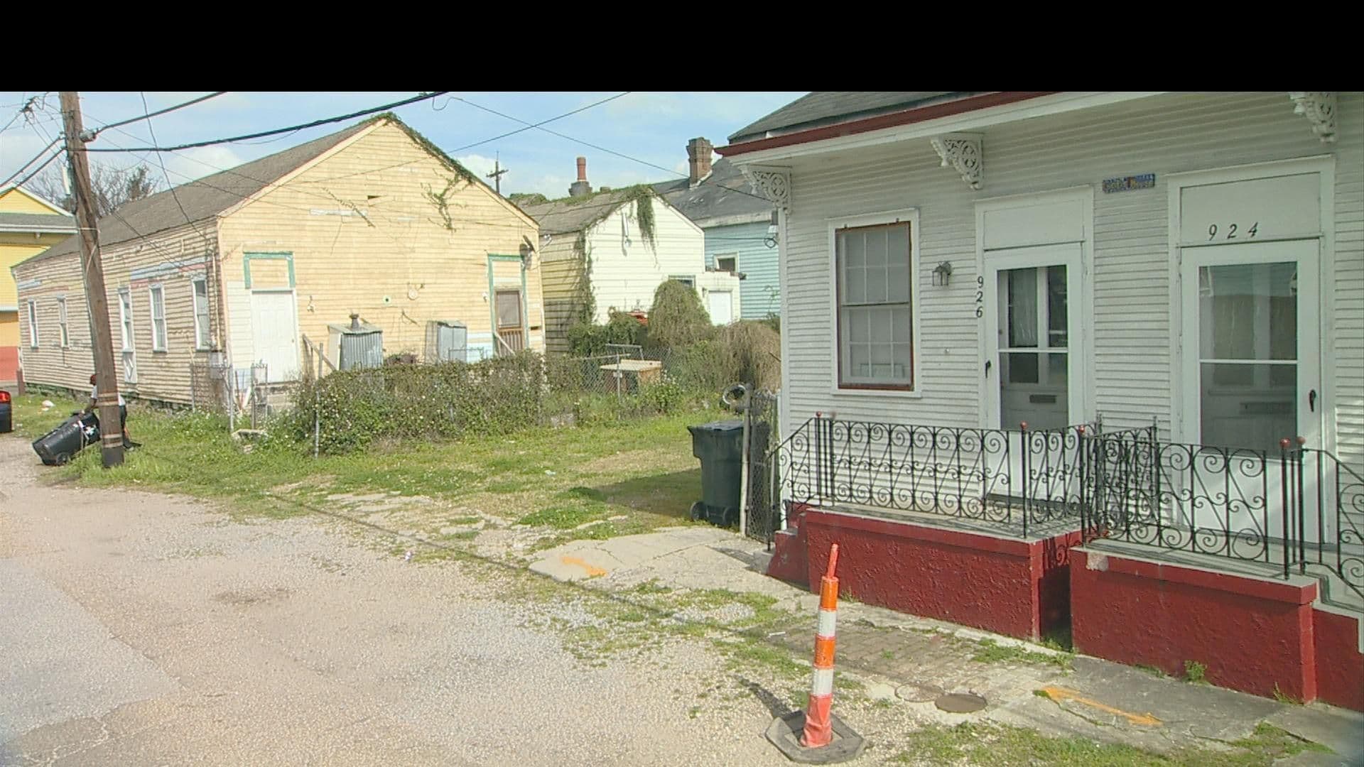 Street view near Gwen’s Holisitic House, New Orleans — © FF_Loc1 (CC BY-SA · Mapillary)