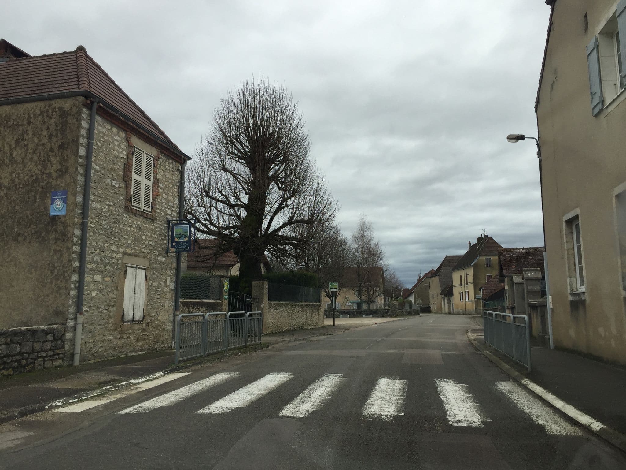 Street view near Le Lac d'Amour, Arc-et-Senans — © thepriben (CC BY-SA · Mapillary)