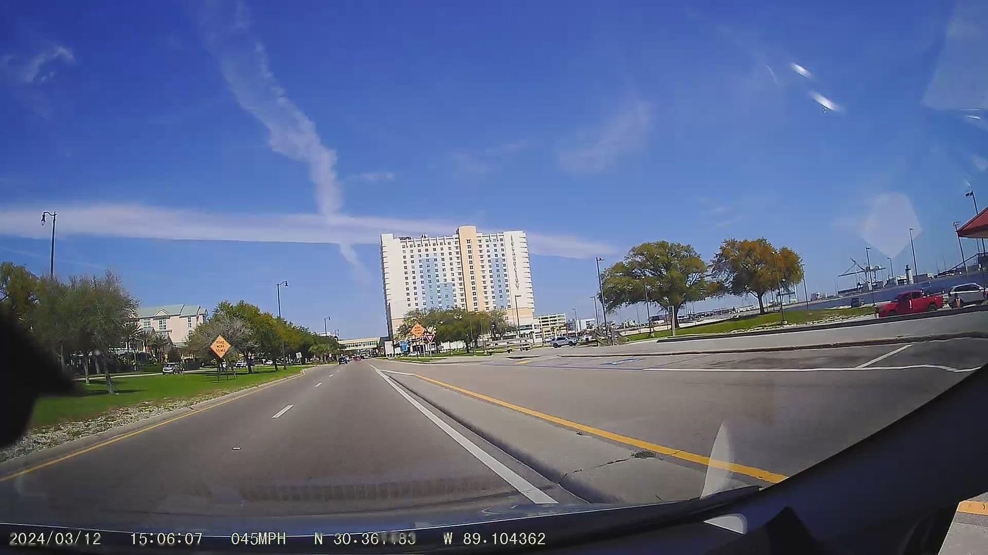 Street view near Beachfront Volleyball Court, Gulfport — © raveneye (CC BY-SA · Mapillary)