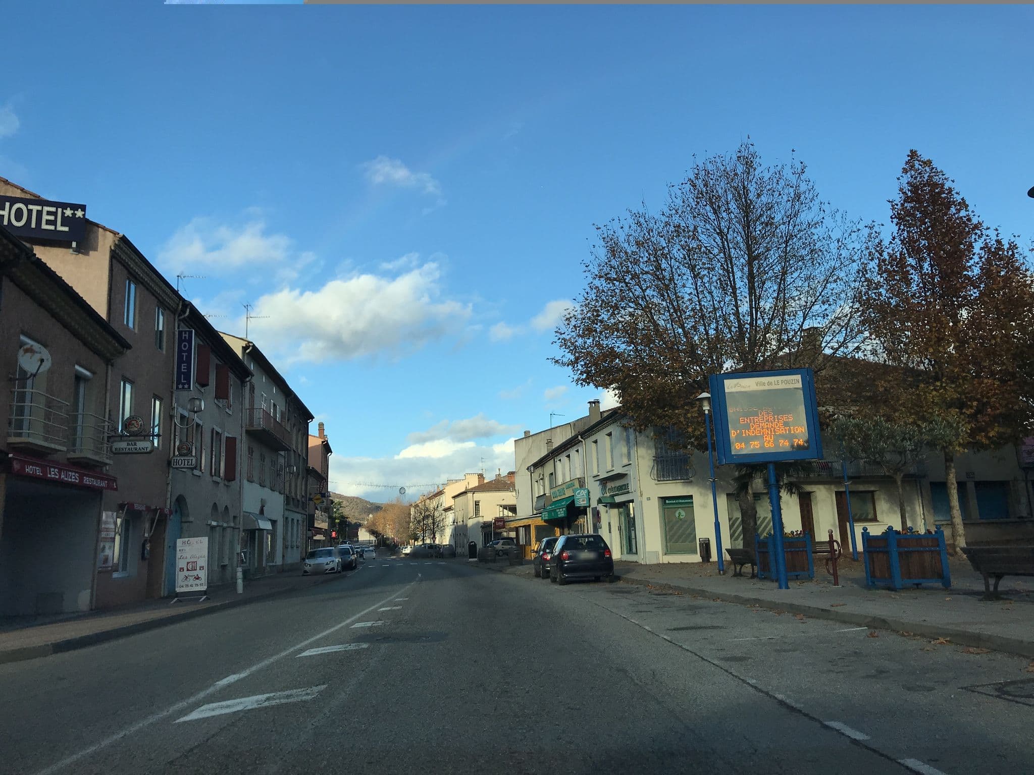Street view near Hôtel-restaurant Les Alizés, Le Pouzin — © pgiraud (CC BY-SA · Mapillary)