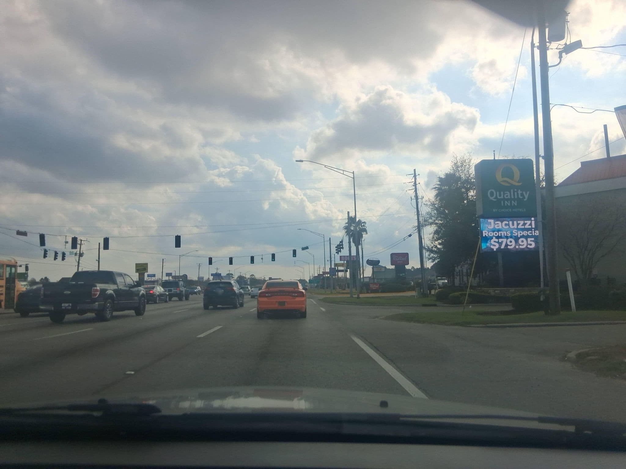 Street view near Clarion Inn, West Gulfport — © hvacrguy7687 (CC BY-SA · Mapillary)