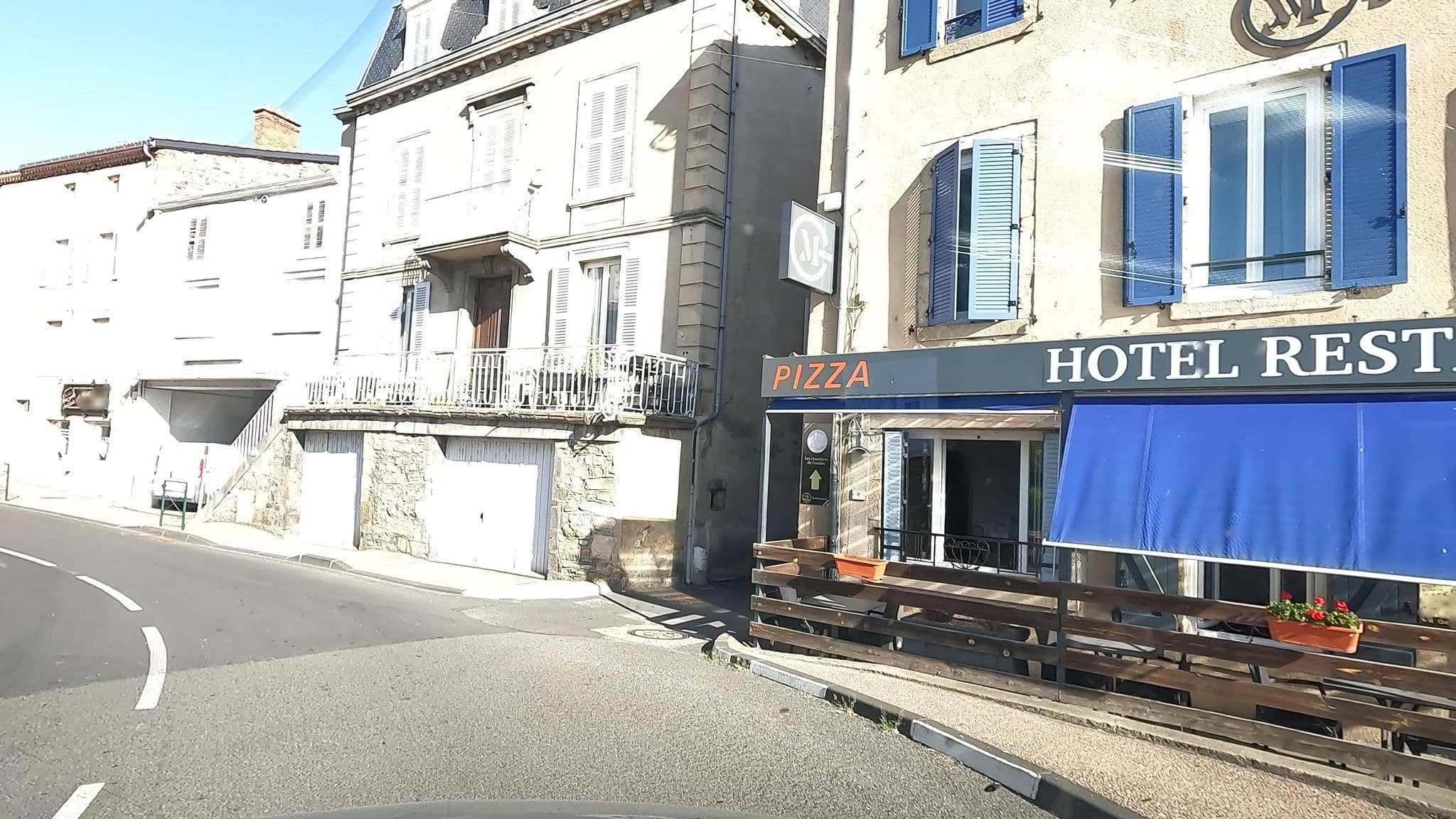 Street view near Hôtel de la Poste, Vic-le-Comte — © vinisa (CC BY-SA · Mapillary)