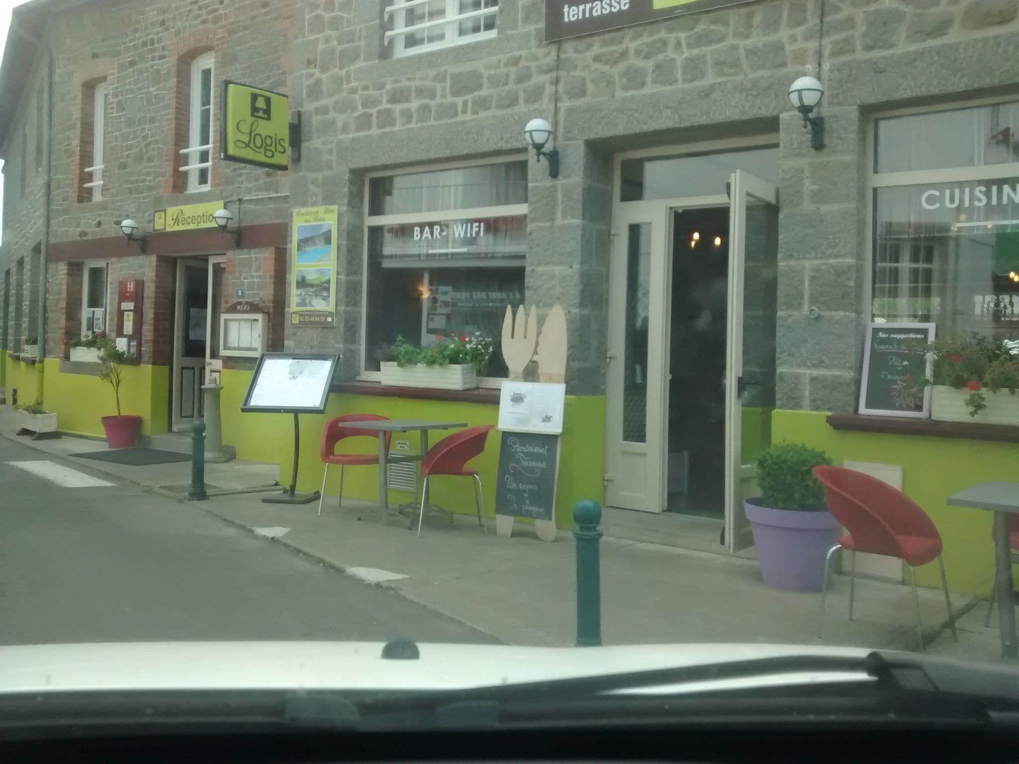 Street view near Hôtel Restaurant des Bains, Sartilly — © mgageo (CC BY-SA · Mapillary)
