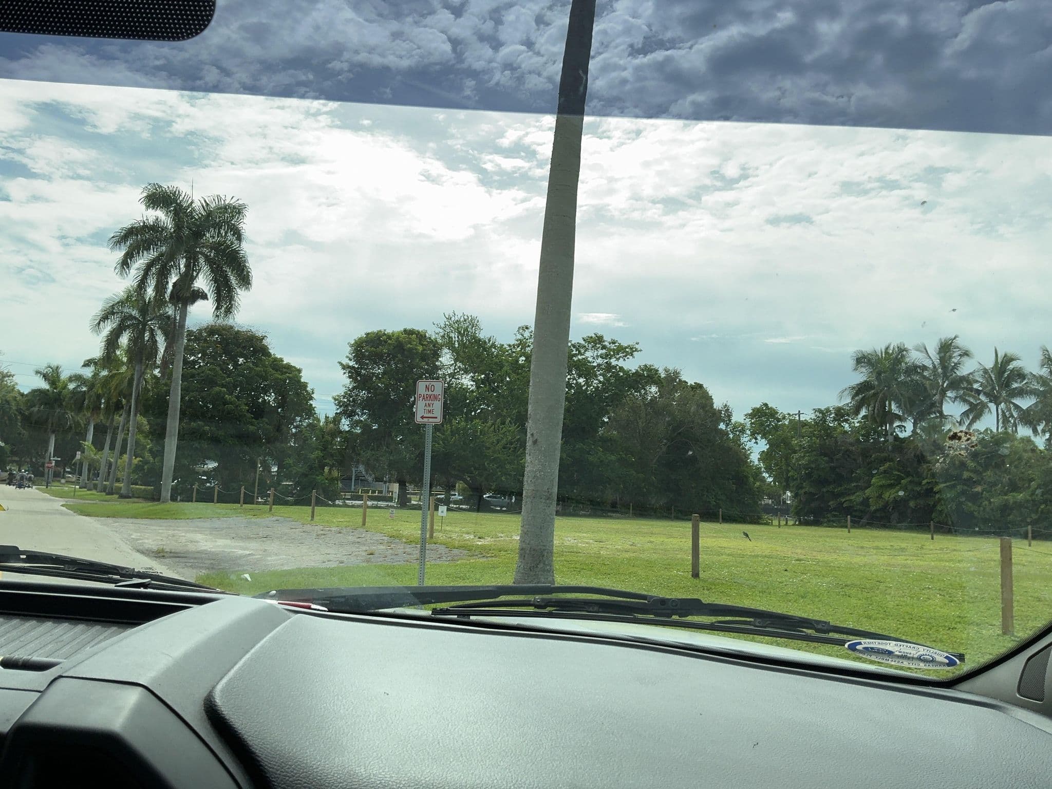 Street view near Sandrift Club, Naples — © robeh92 (CC BY-SA · Mapillary)