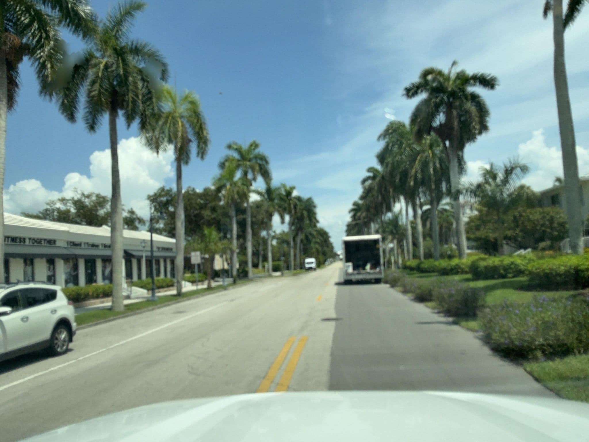 Street view near Naples FL Beach, Naples — © robeh92 (CC BY-SA · Mapillary)