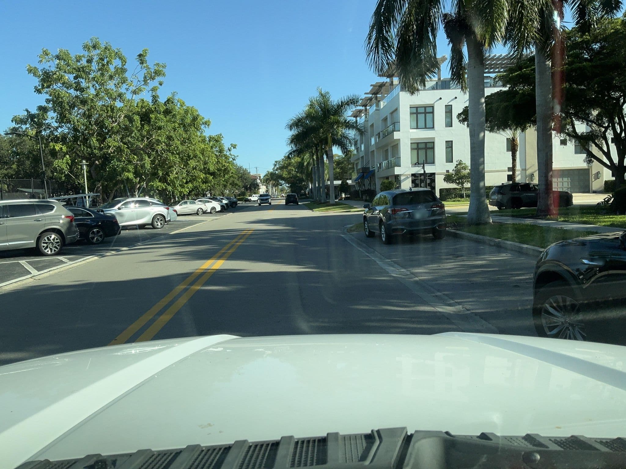 Street view near Compass, Naples — © robeh92 (CC BY-SA · Mapillary)