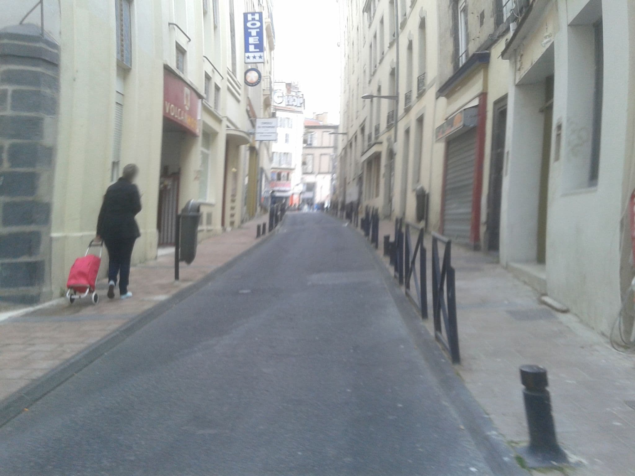 Street view near Artyster, Clermont-Ferrand — © pmz (CC BY-SA · Mapillary)