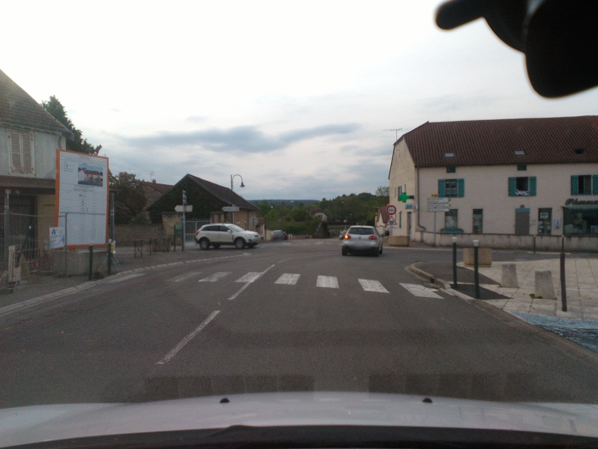 Street view near Hôtel Restaurant Le Commerce, Bologne — © blap (CC BY-SA · Mapillary)