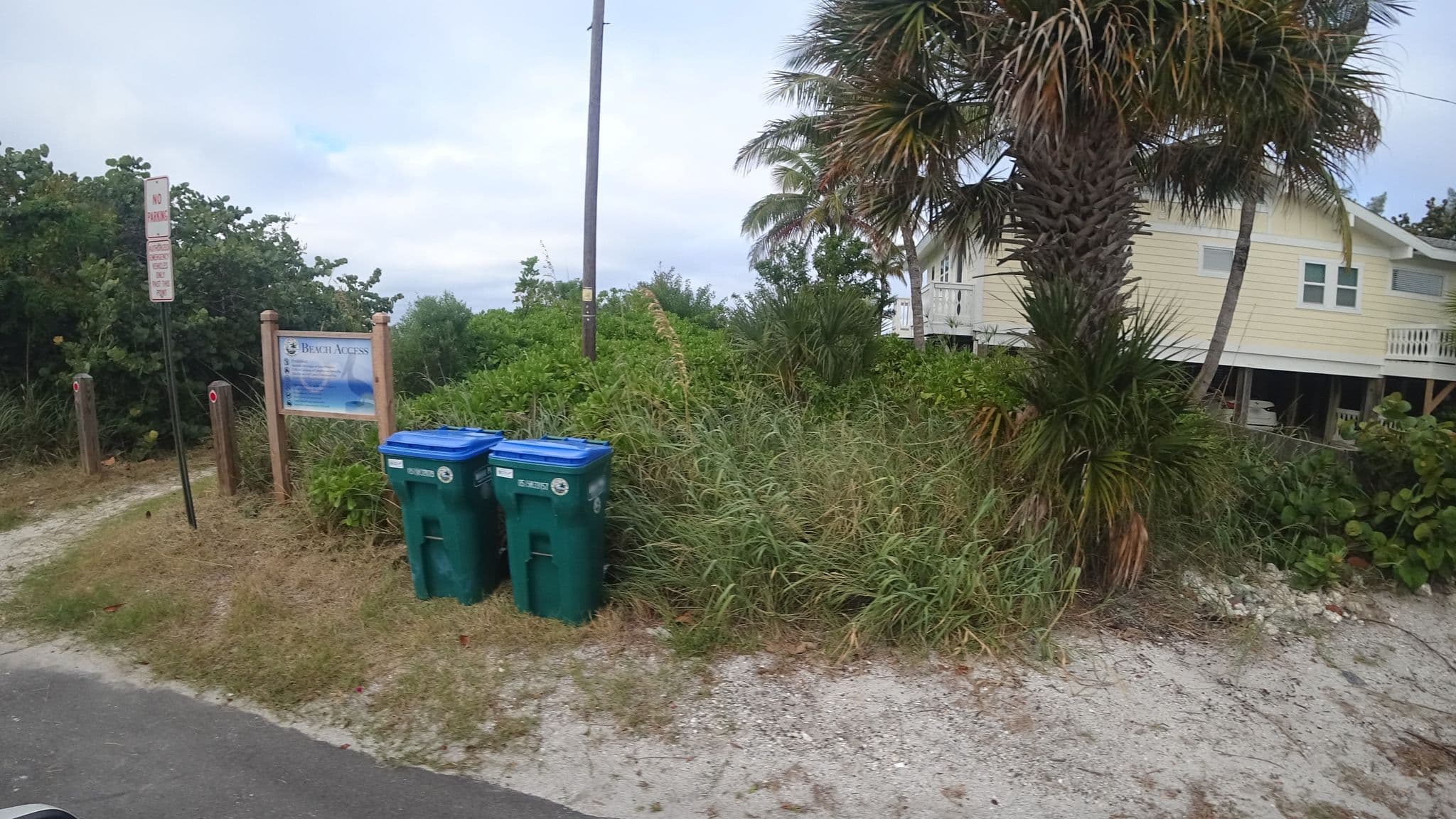 Street view near Waves Edge Beach House, Holmes Beach — © jpace (CC BY-SA · Mapillary)