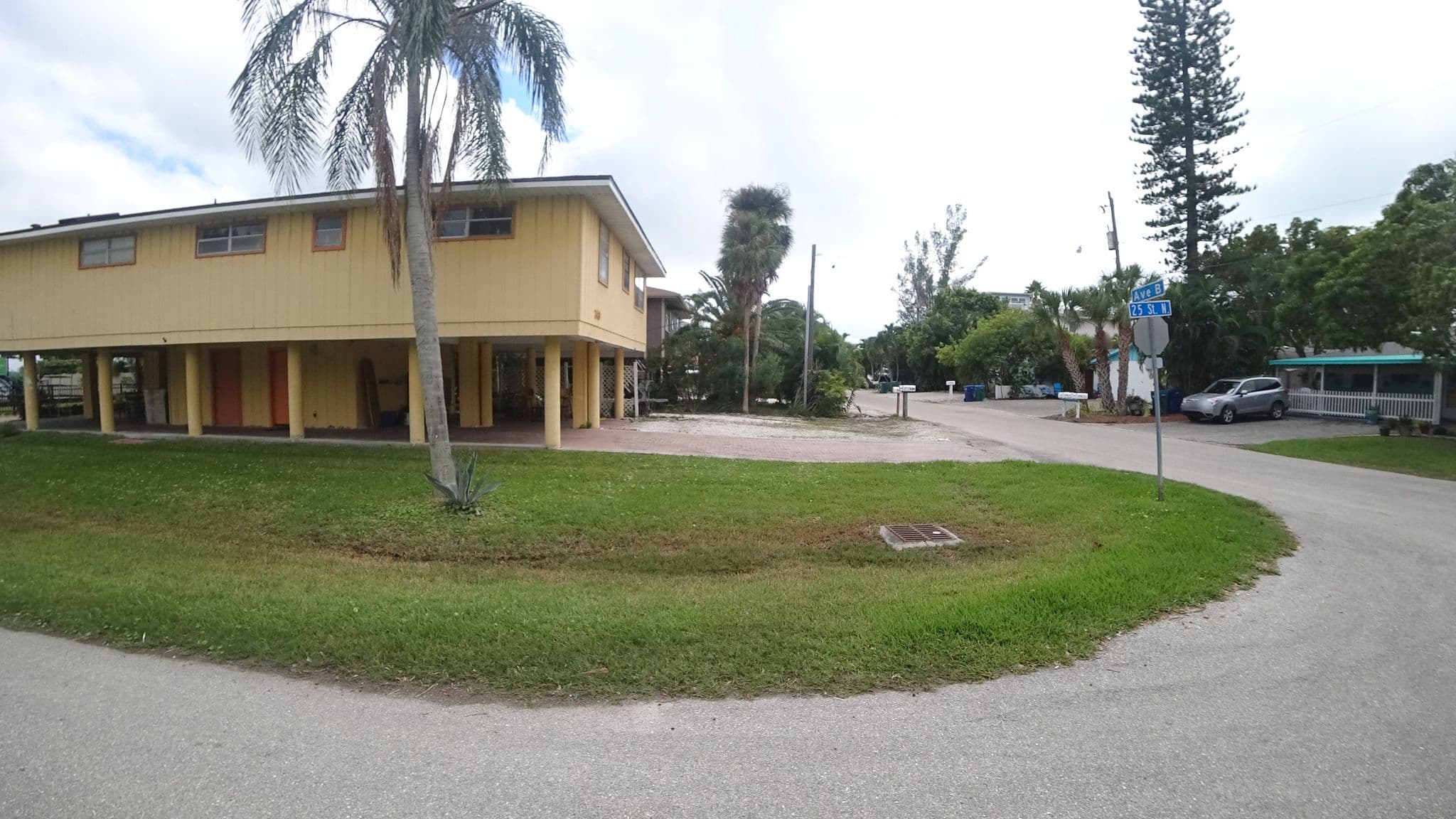 Street view near Avenue Beach House, Holmes Beach — © jpace (CC BY-SA · Mapillary)